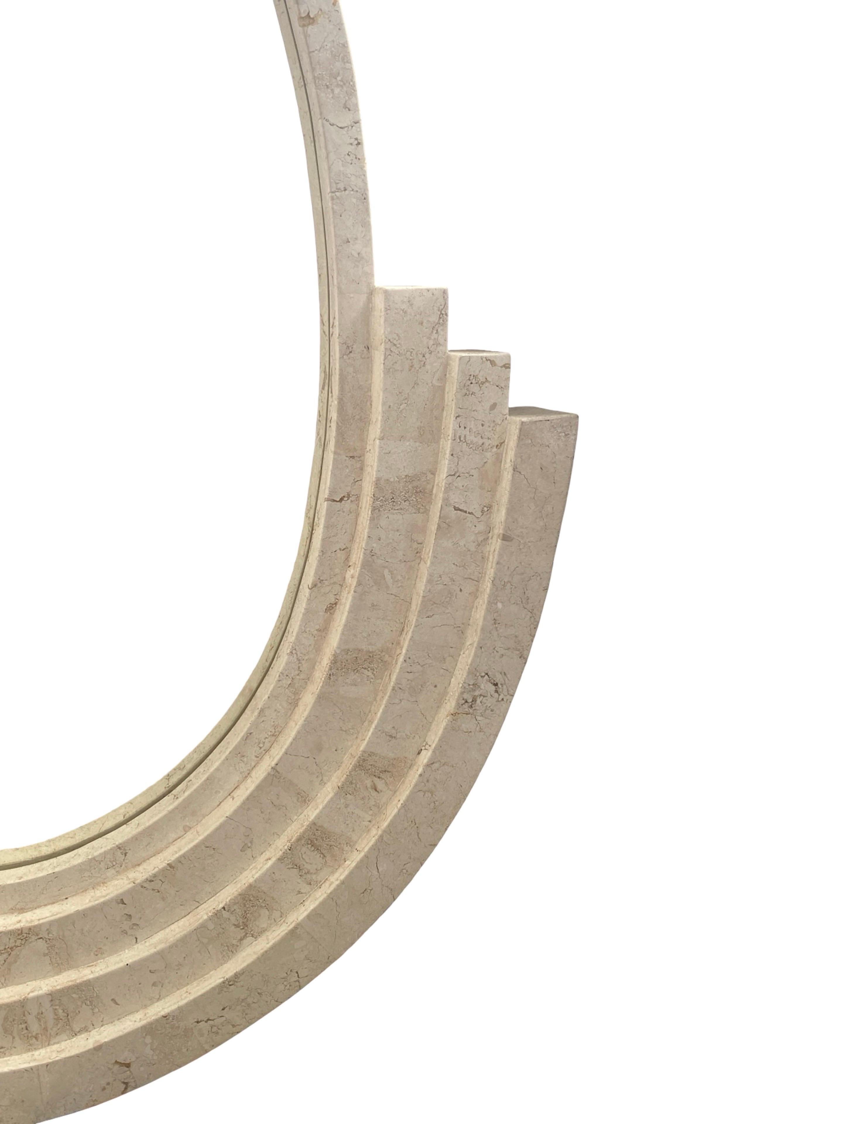 Specchio in stile Deco italiano di marmo beige tessellato Maitland Smith in vendita 6