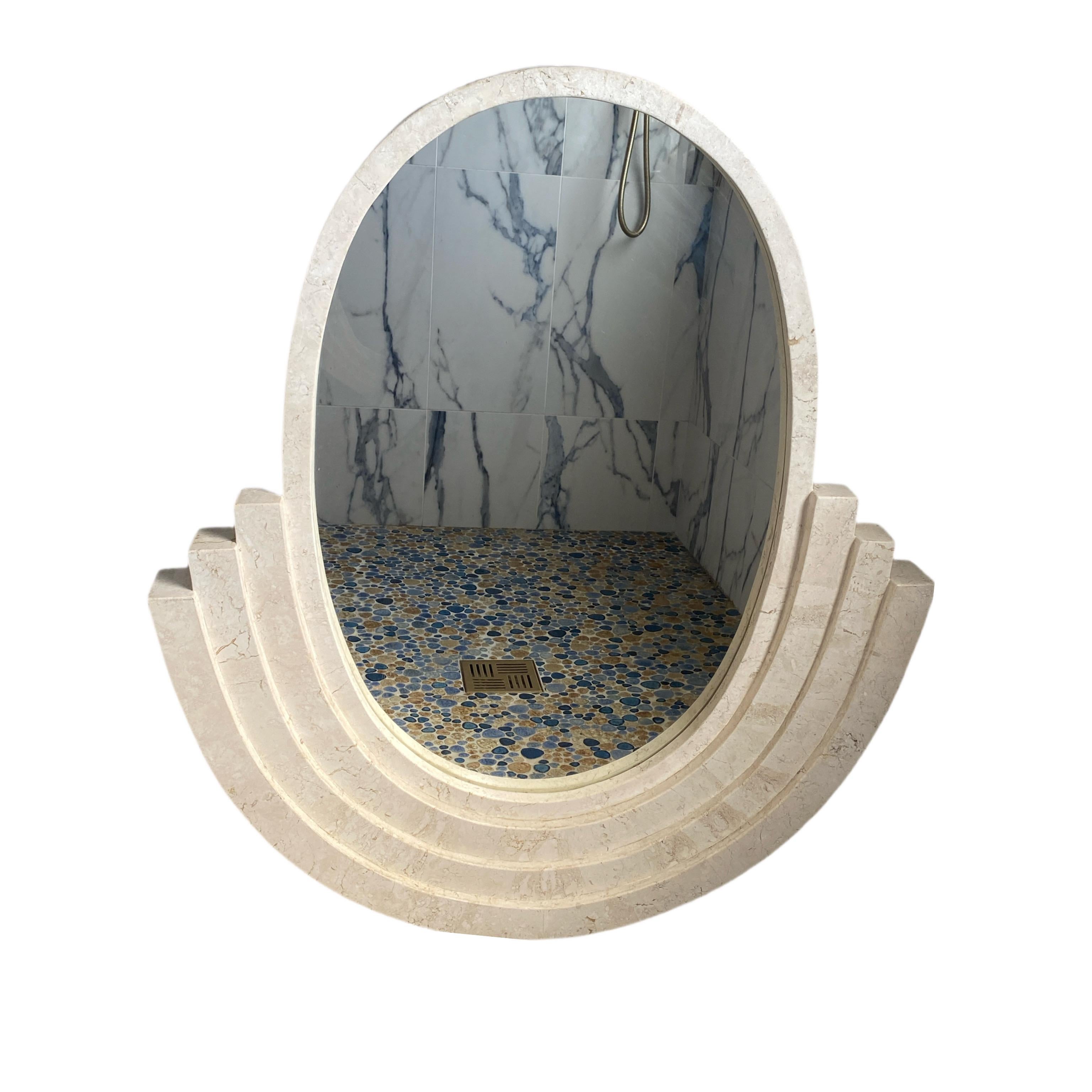 Specchio in stile Deco italiano di marmo beige tessellato Maitland Smith in vendita 11