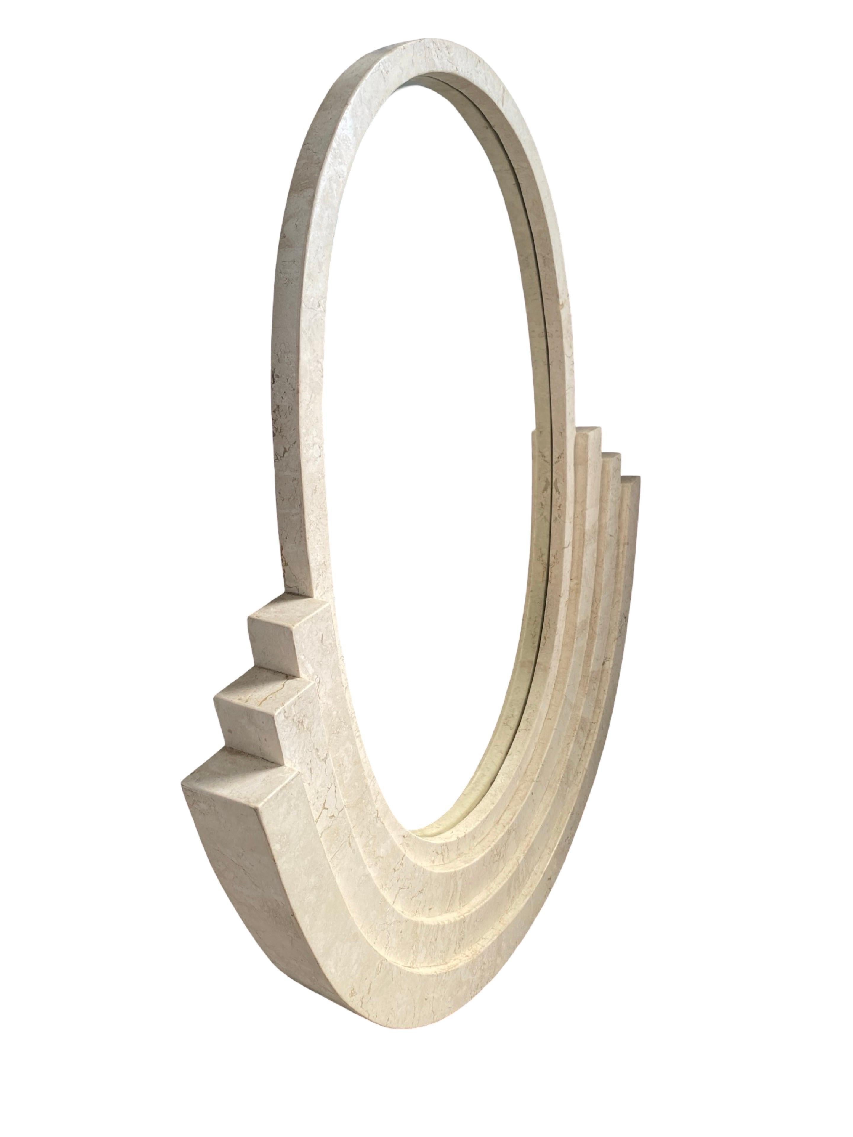 Art Déco Specchio in stile Deco italiano di marmo beige tessellato Maitland Smith in vendita