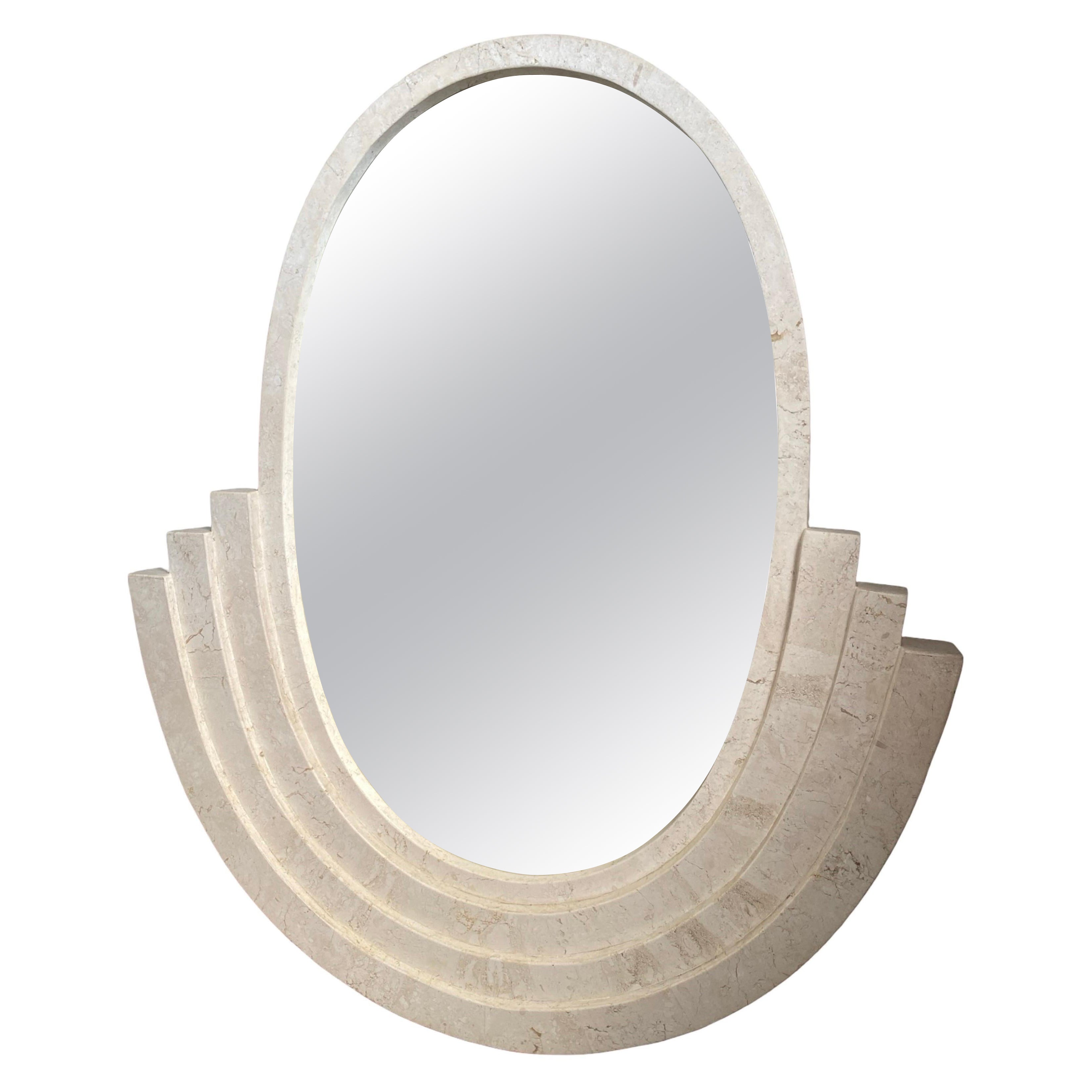 Specchio in stile Deco italiano di marmo beige tessellato Maitland Smith in vendita