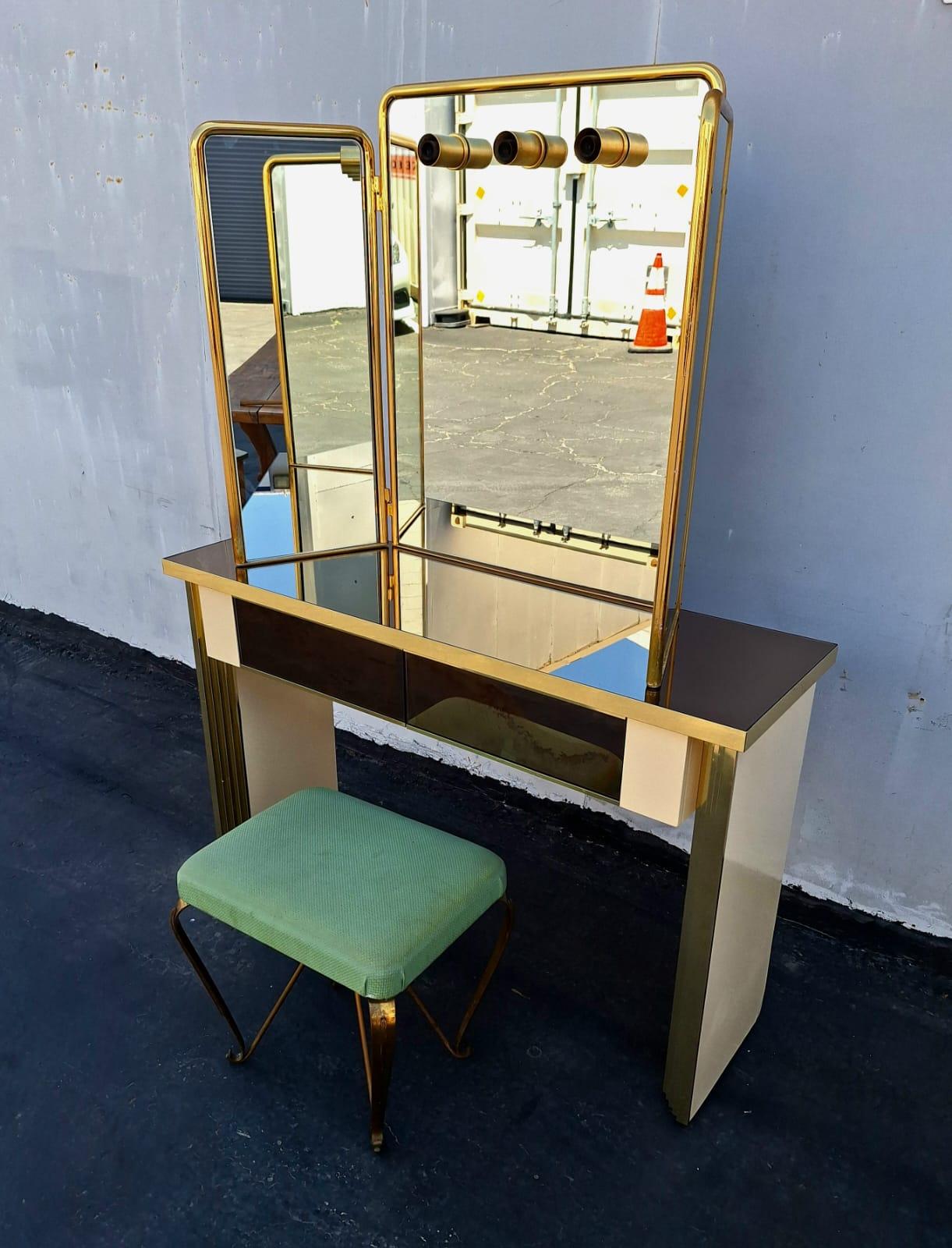 Vantyque italienne avec miroir Triptih en laiton et tabouret Pier Luigi Colli en vente 4