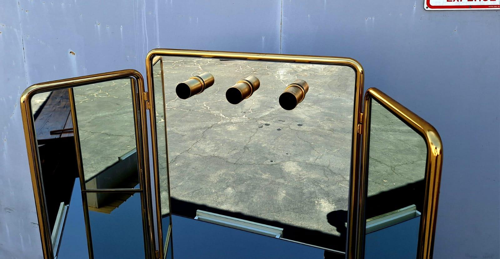 Vantyque italienne avec miroir Triptih en laiton et tabouret Pier Luigi Colli Bon état - En vente à Los Angeles, CA