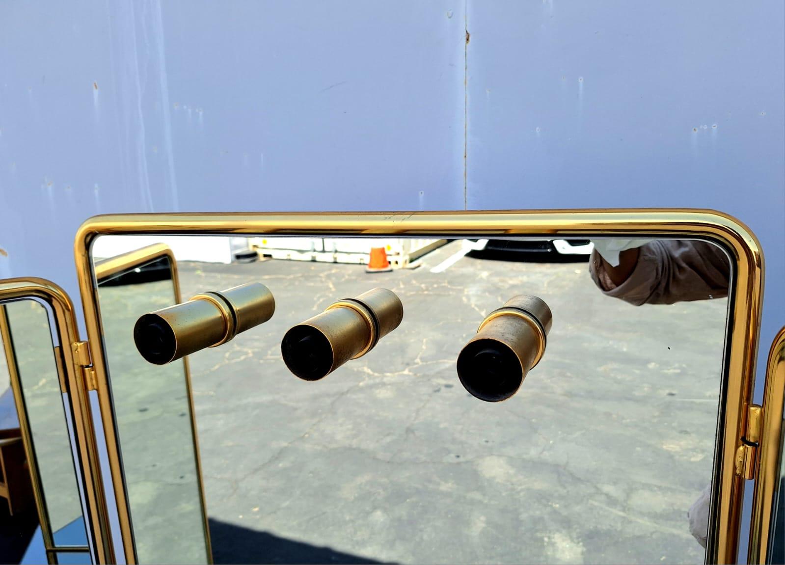 Milieu du XXe siècle Vantyque italienne avec miroir Triptih en laiton et tabouret Pier Luigi Colli en vente