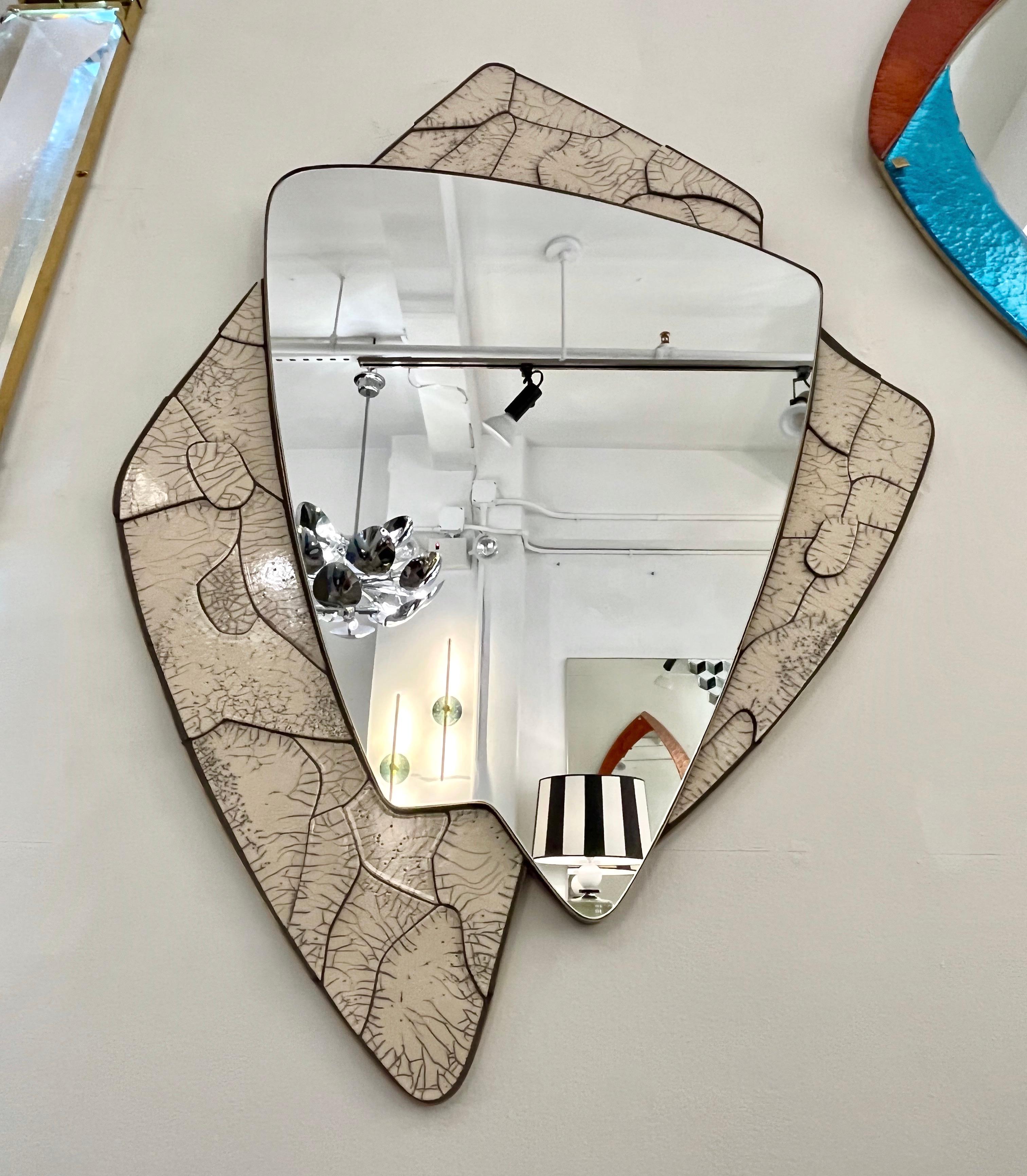 Italienisch Dekonstruiert Japanischen Stil Rose Beige Keramik Bronze Spiegel Skulptur (Organische Moderne) im Angebot
