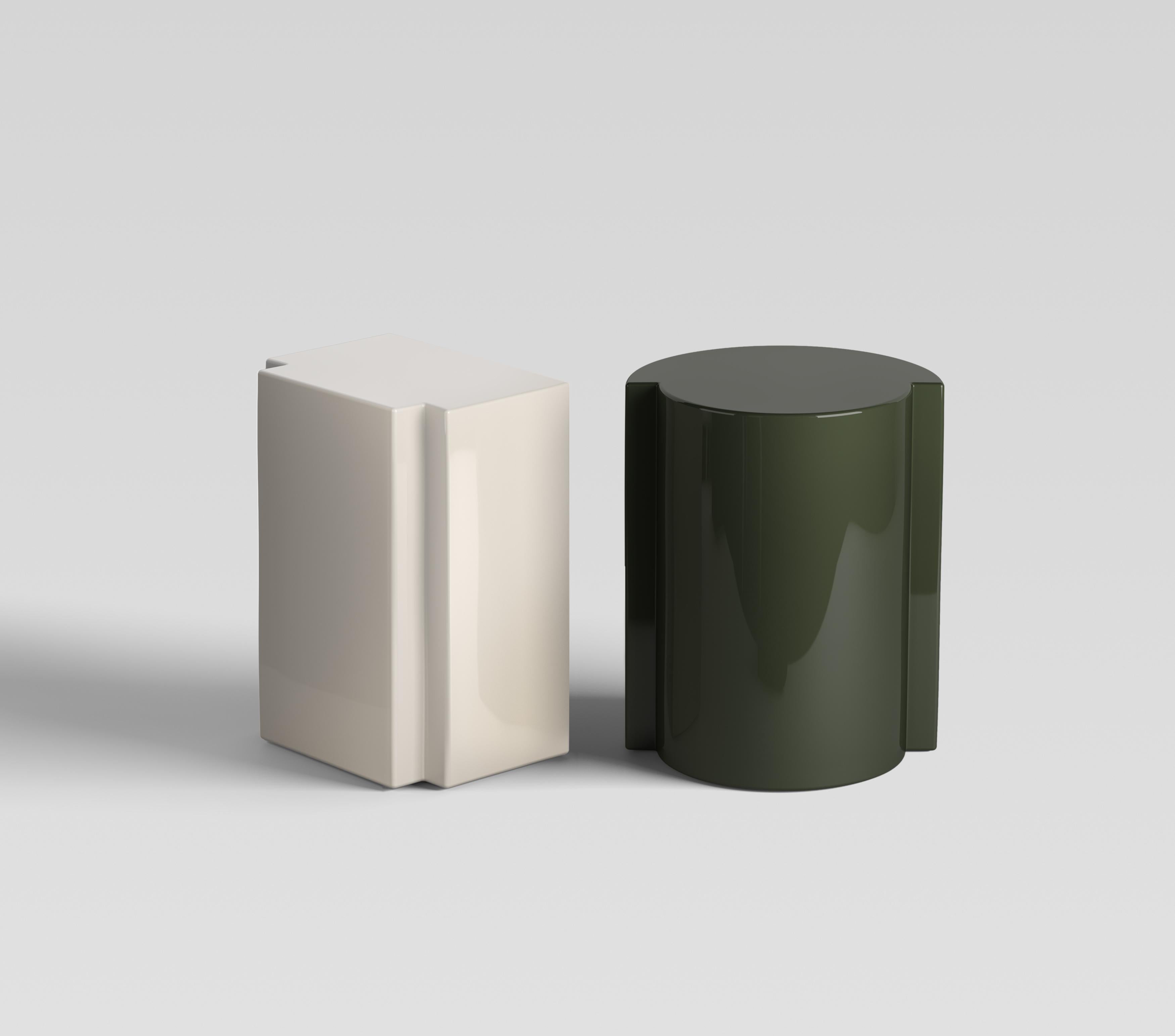 Table d'appoint et tabouret italiens déconstruits en laque vert olive Neuf - En vente à Milano, IT