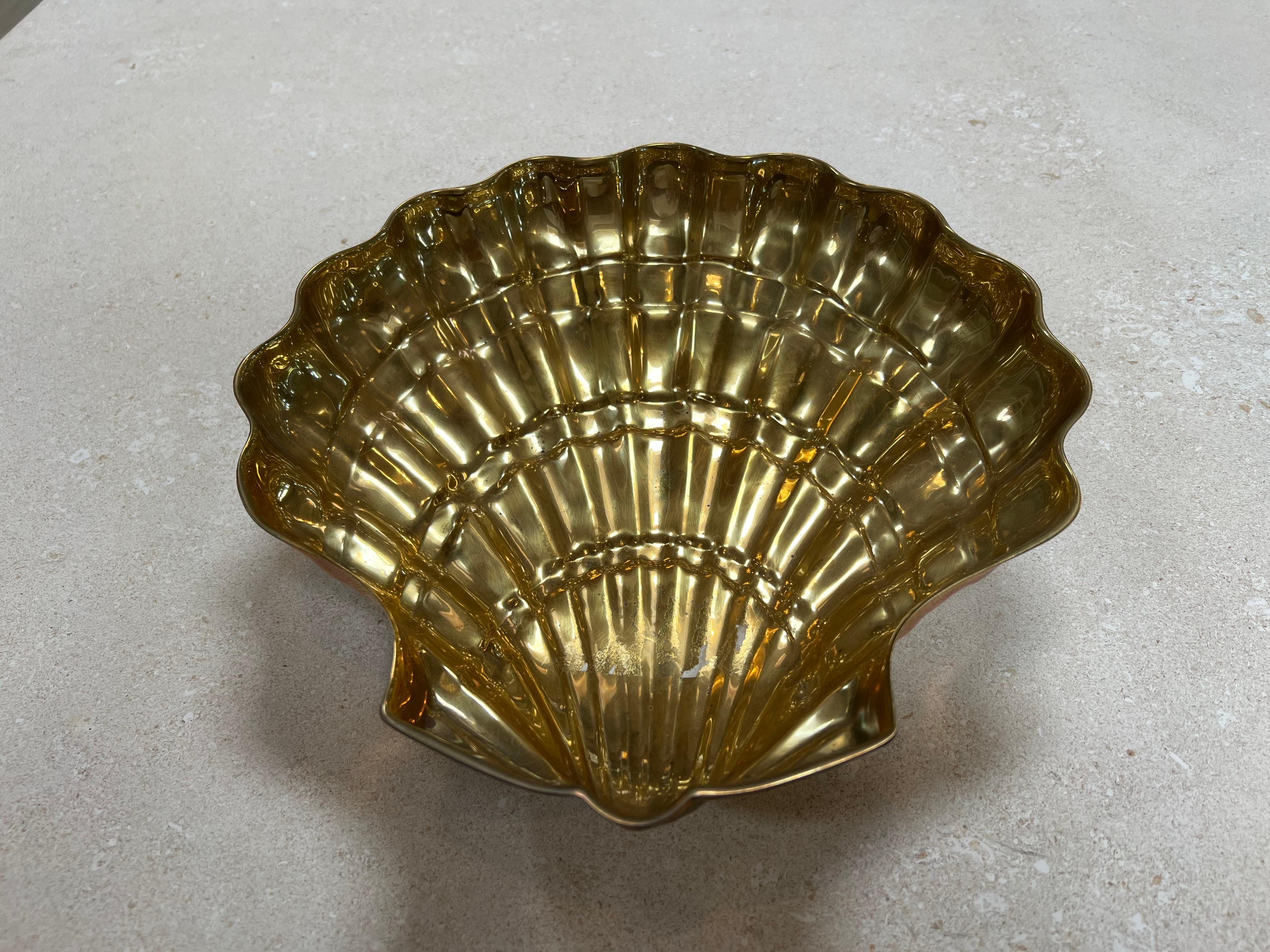 Mid-Century Modern Italian Decorative Brass Shell 1980s For Sale