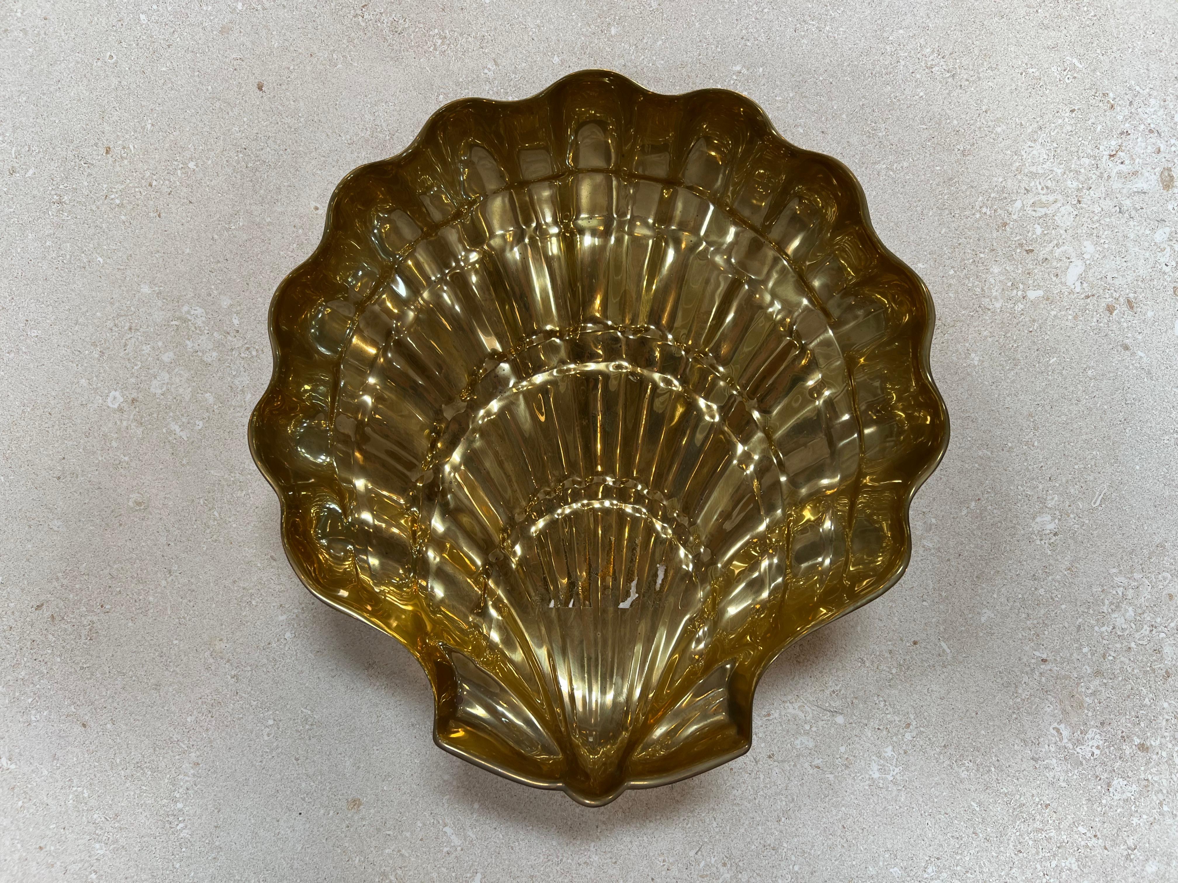 Italian Decorative Brass Shell 1980s In Good Condition For Sale In Los Angeles, CA