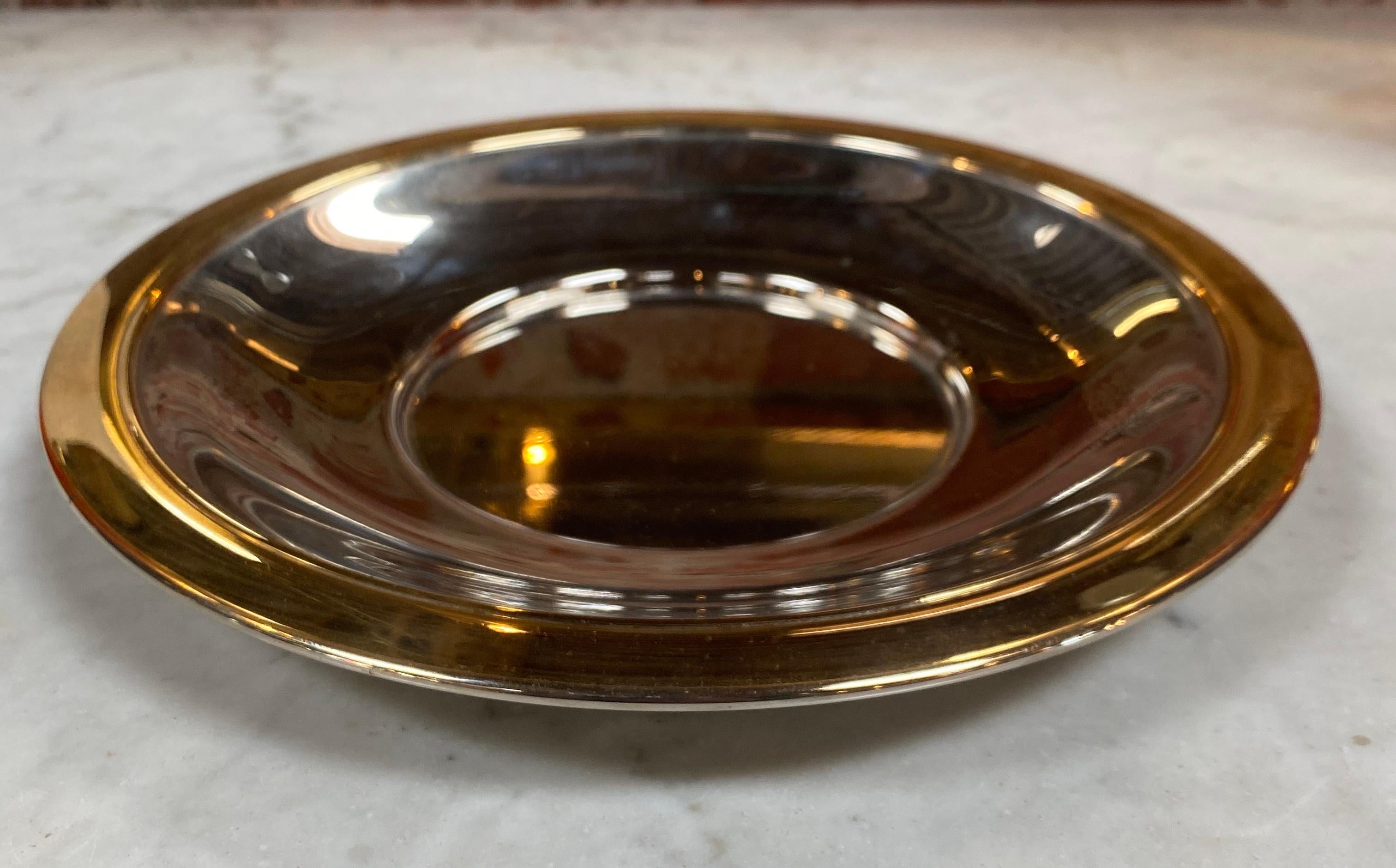 Beautiful decorative center bowl made with brass in Italy, 1970.
  