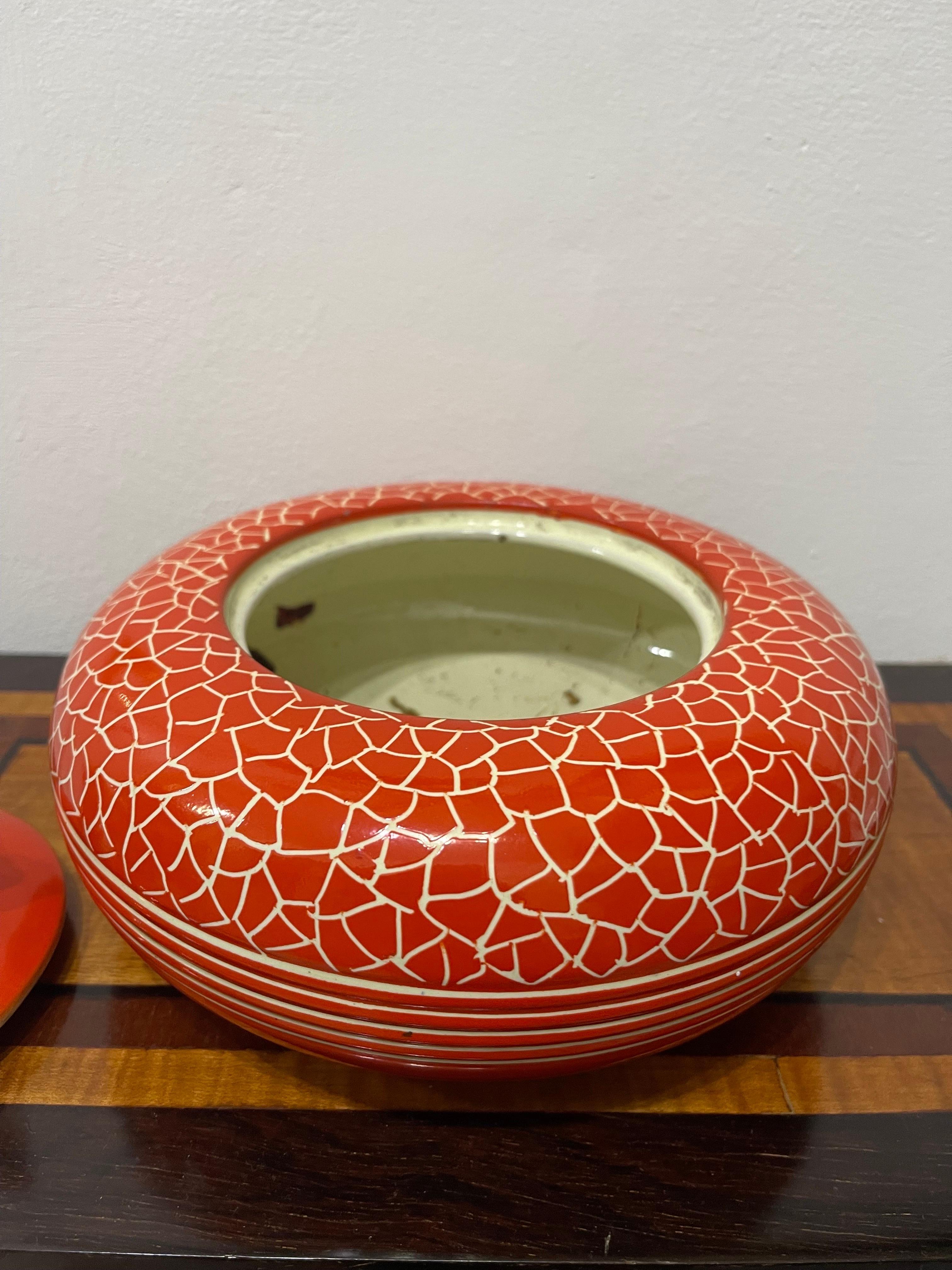 Italienische dekorative Keramikschachtel aus Perugia, Koralle, rot, Rometti, Hund, 1940  im Zustand „Gut“ im Angebot in Palermo, Sicily