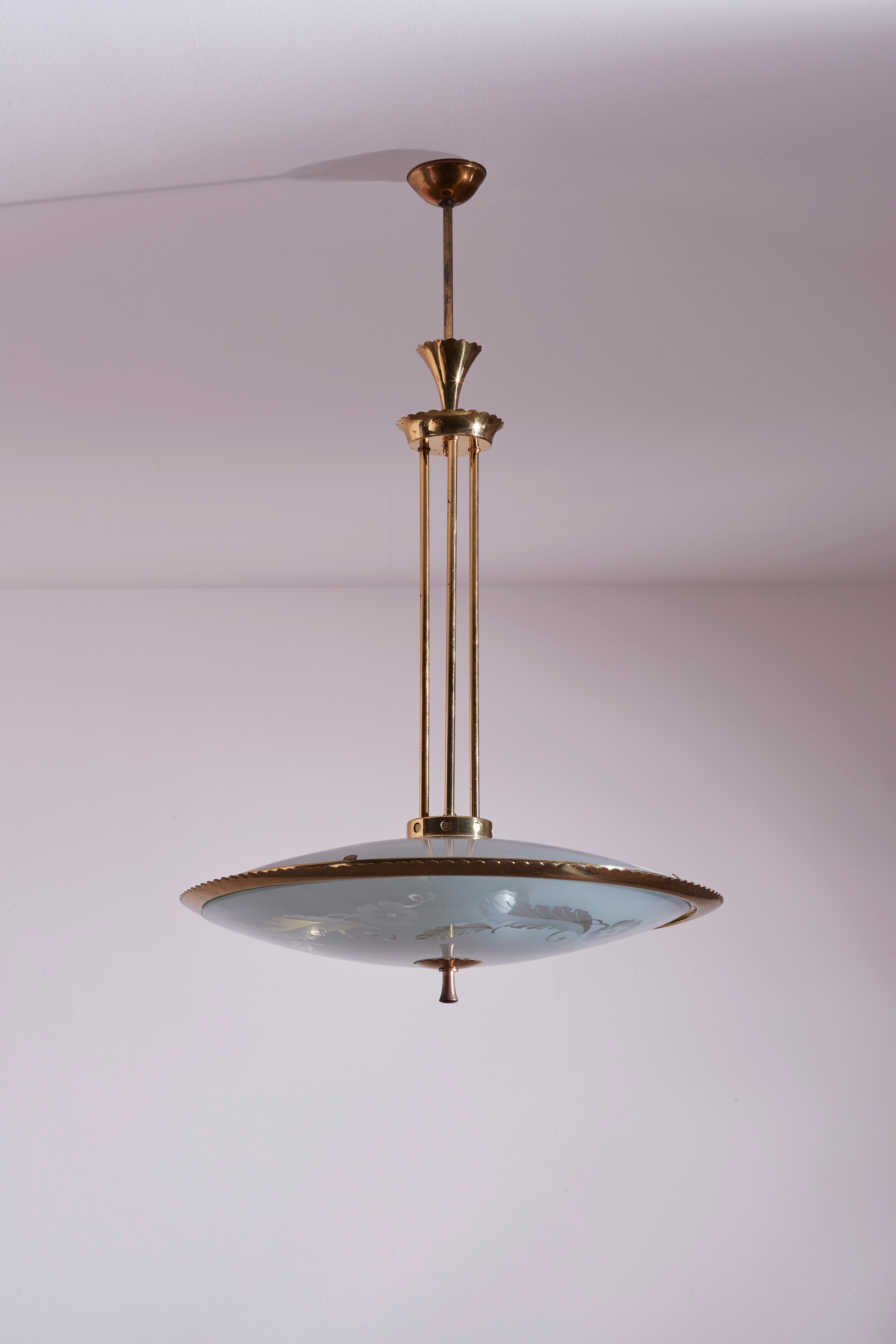 Mid-Century Modern Lustre décoratif italien en laiton et verre sérigraphié, années 1960 en vente