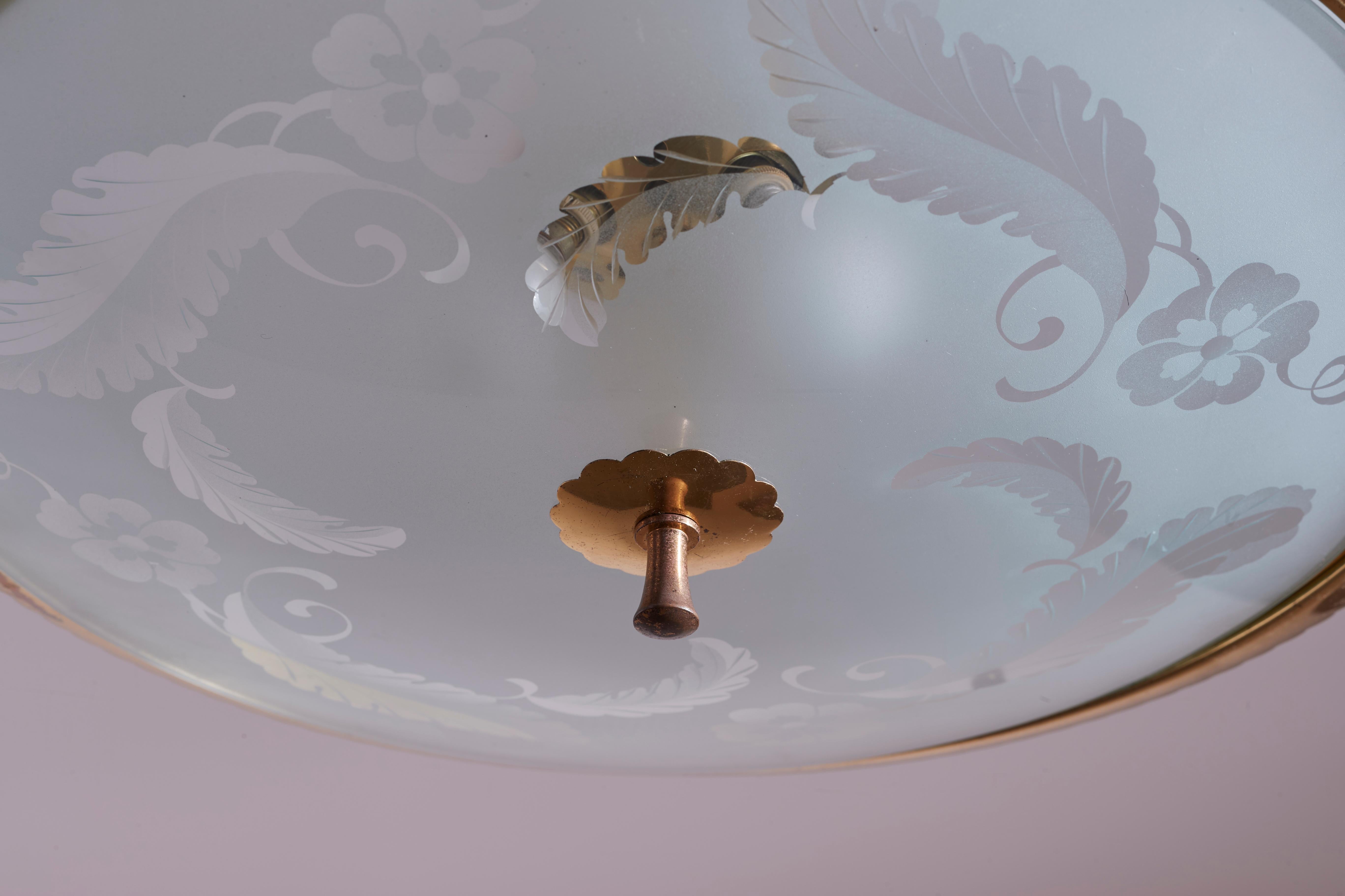 Milieu du XXe siècle Lustre décoratif italien en laiton et verre sérigraphié, années 1960 en vente