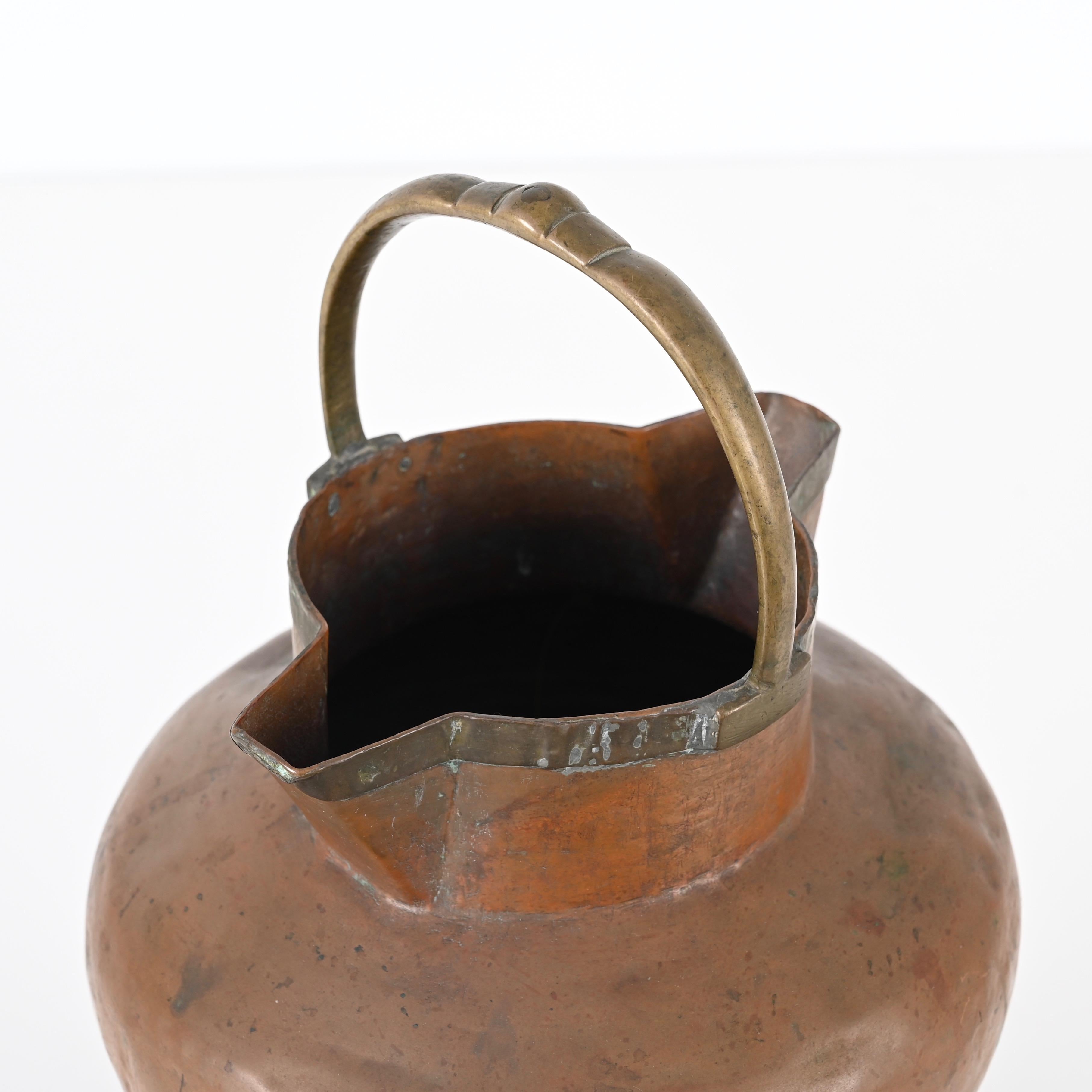 Italian Decorative Copper Vase or Decanter with Brass Handle, Italy, Late '800s For Sale 4