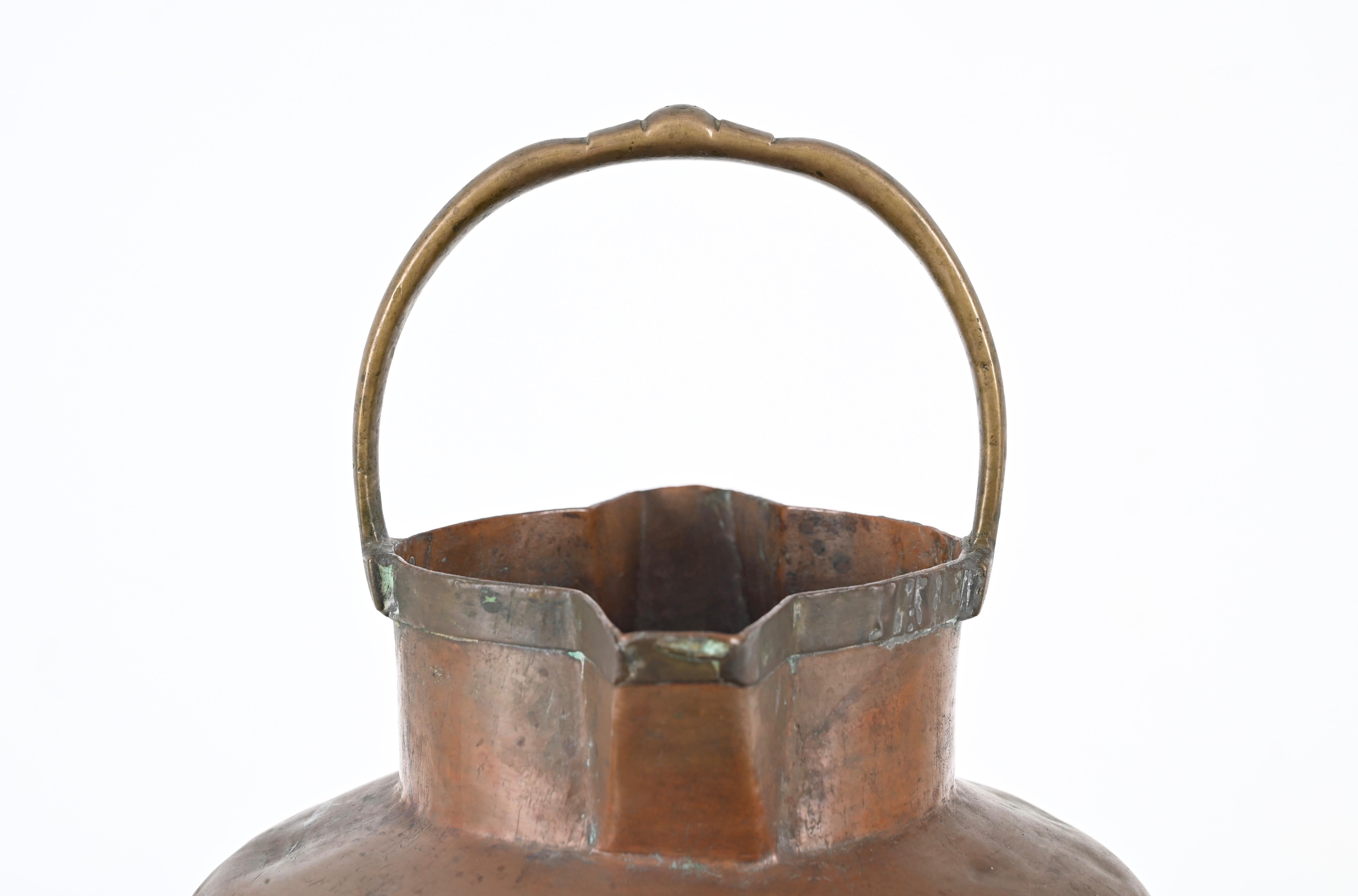 Italian Decorative Copper Vase or Decanter with Brass Handle, Italy, Late '800s For Sale 5