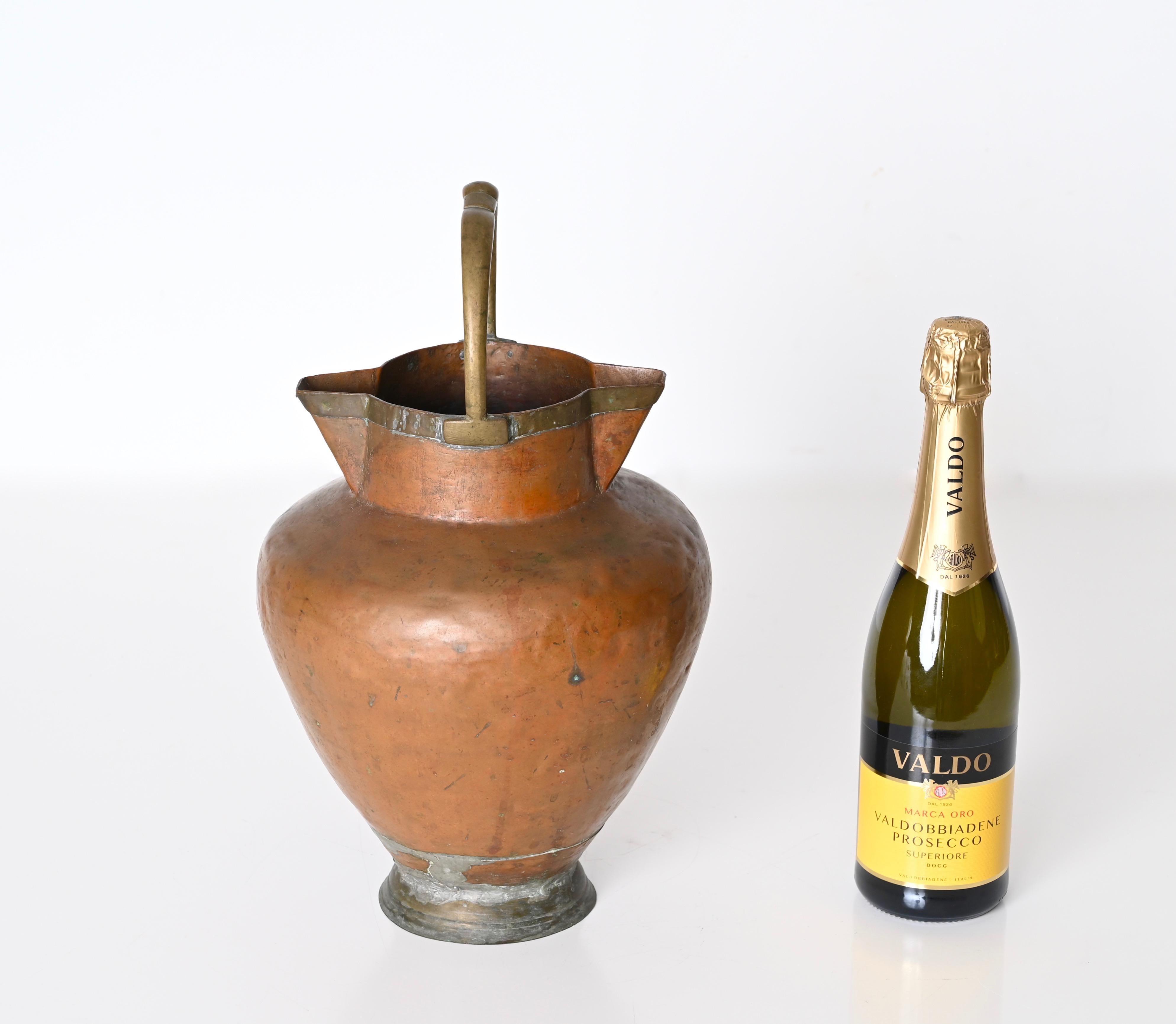 Italian Decorative Copper Vase or Decanter with Brass Handle, Italy, Late '800s For Sale 6