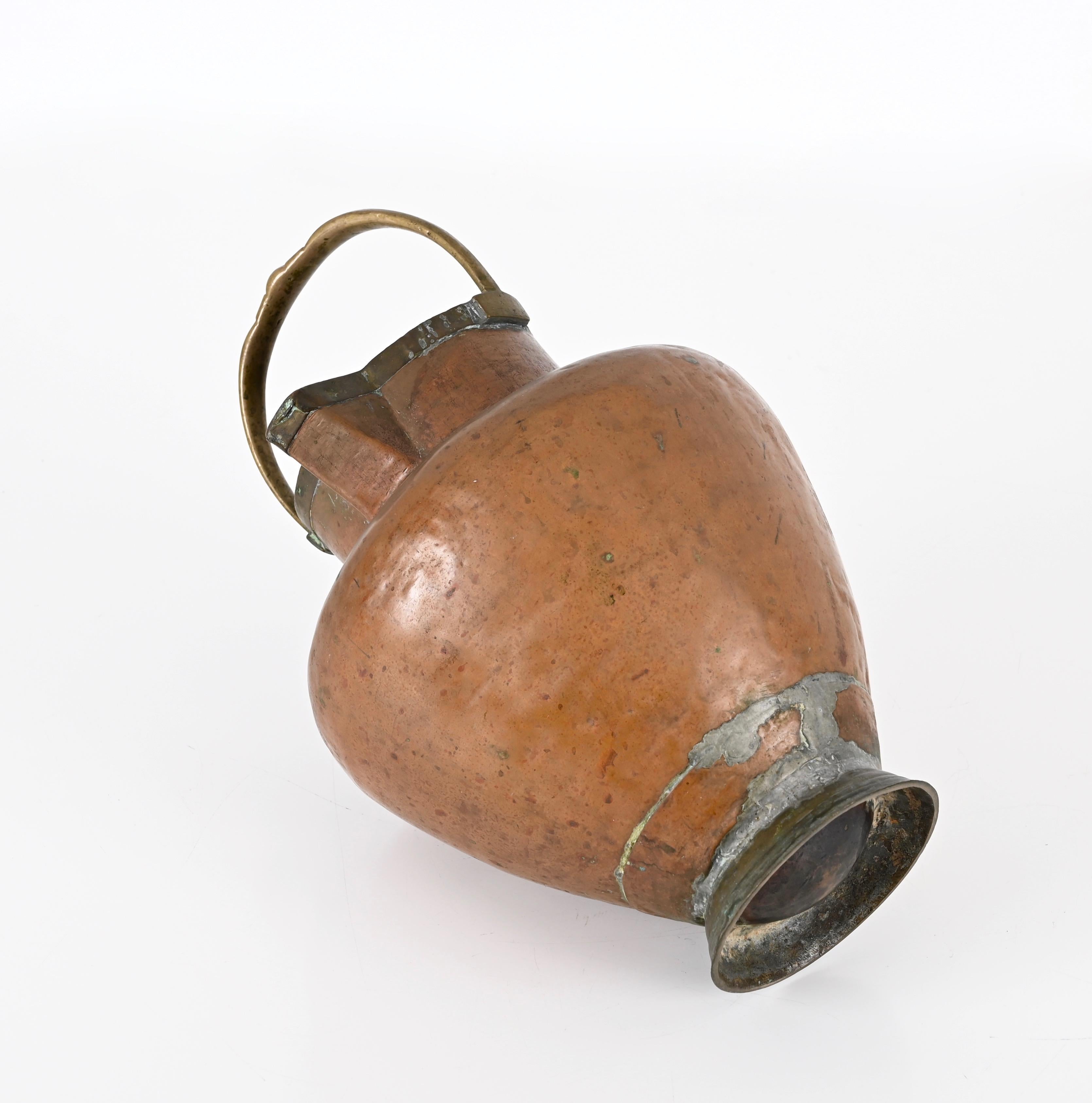 Italian Decorative Copper Vase or Decanter with Brass Handle, Italy, Late '800s For Sale 7