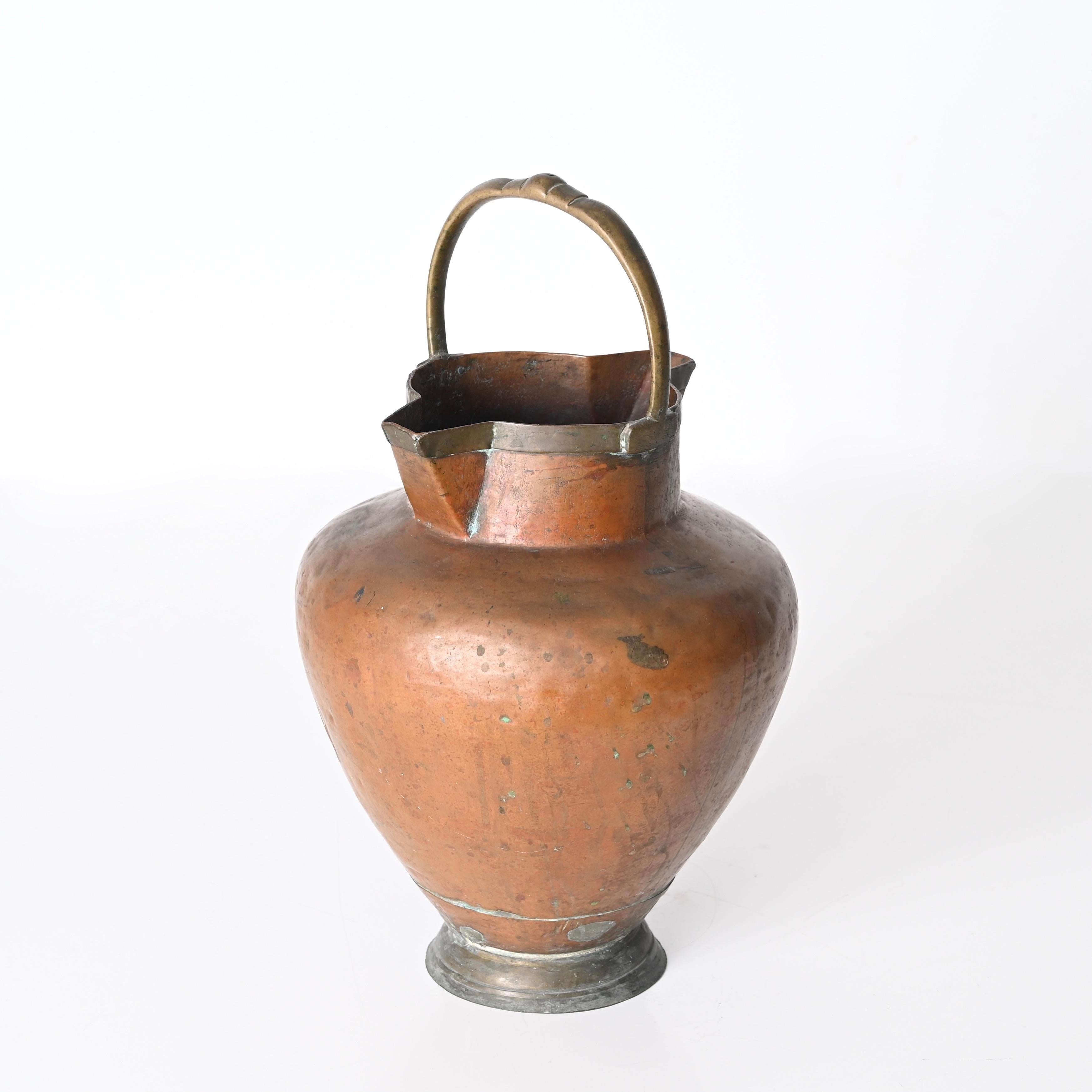 Late 19th Century Italian Decorative Copper Vase or Decanter with Brass Handle, Italy, Late '800s For Sale