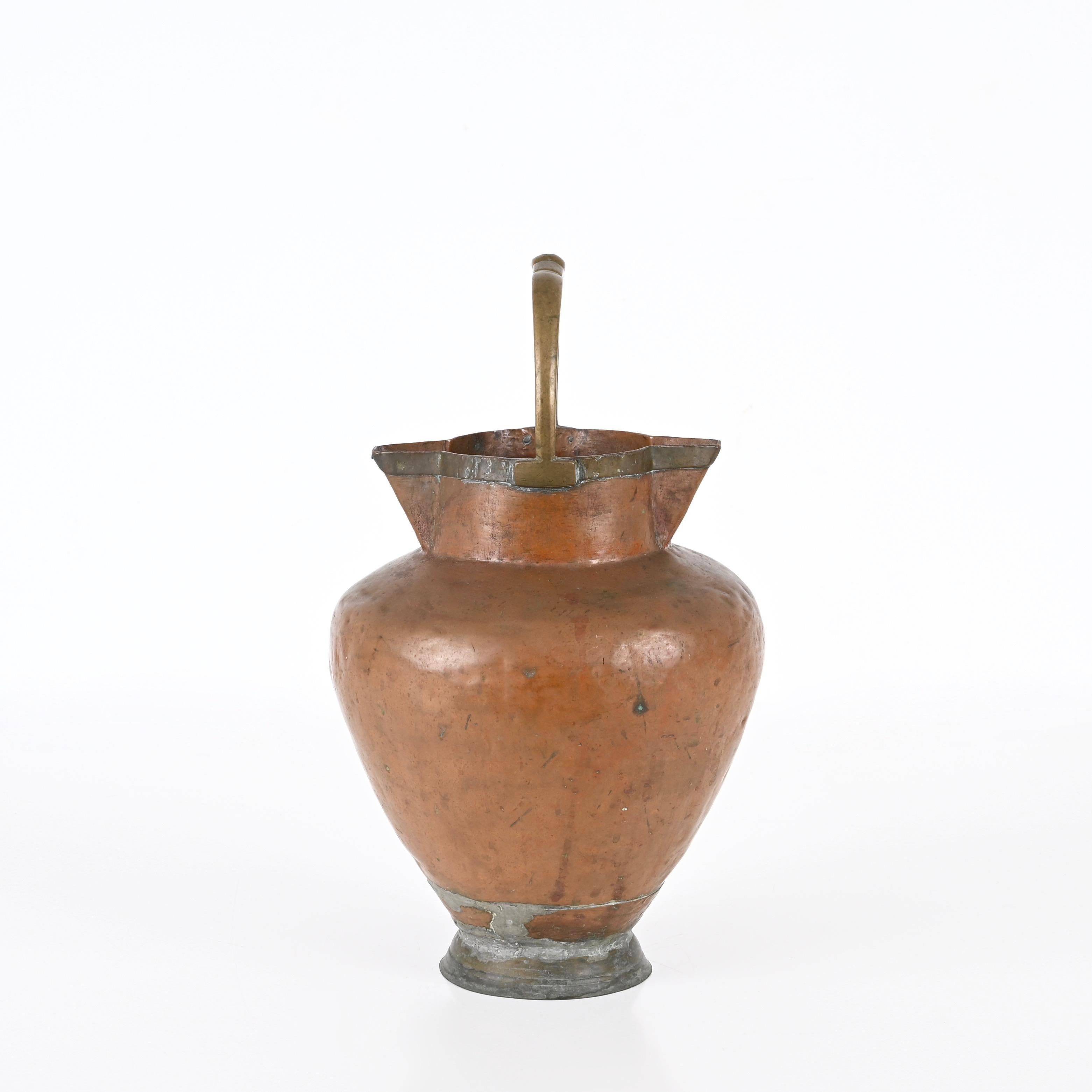 Italian Decorative Copper Vase or Decanter with Brass Handle, Italy, Late '800s For Sale 1