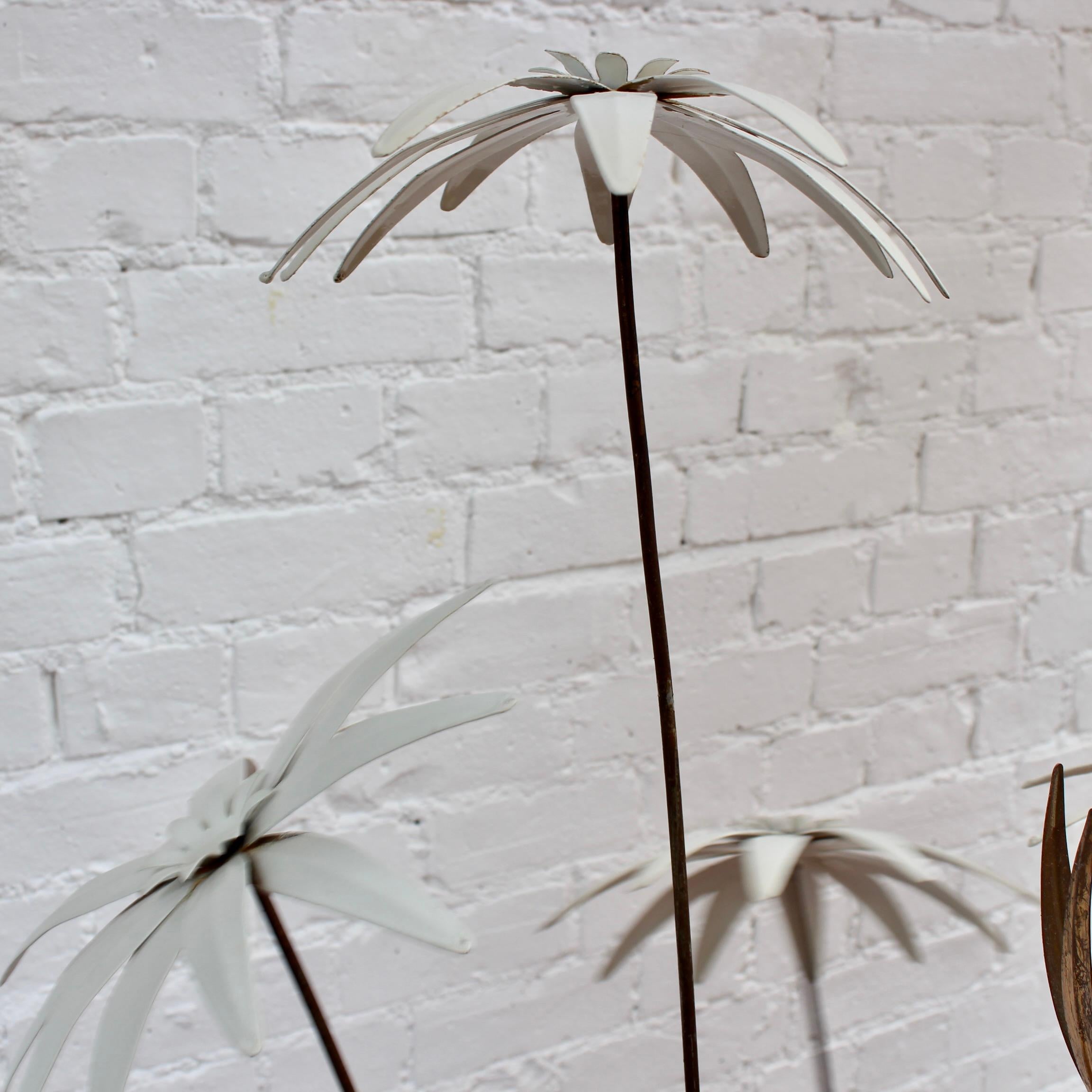Italian Decorative Floor Lamp with Flower Motif (circa 1970s) - Large For Sale 11