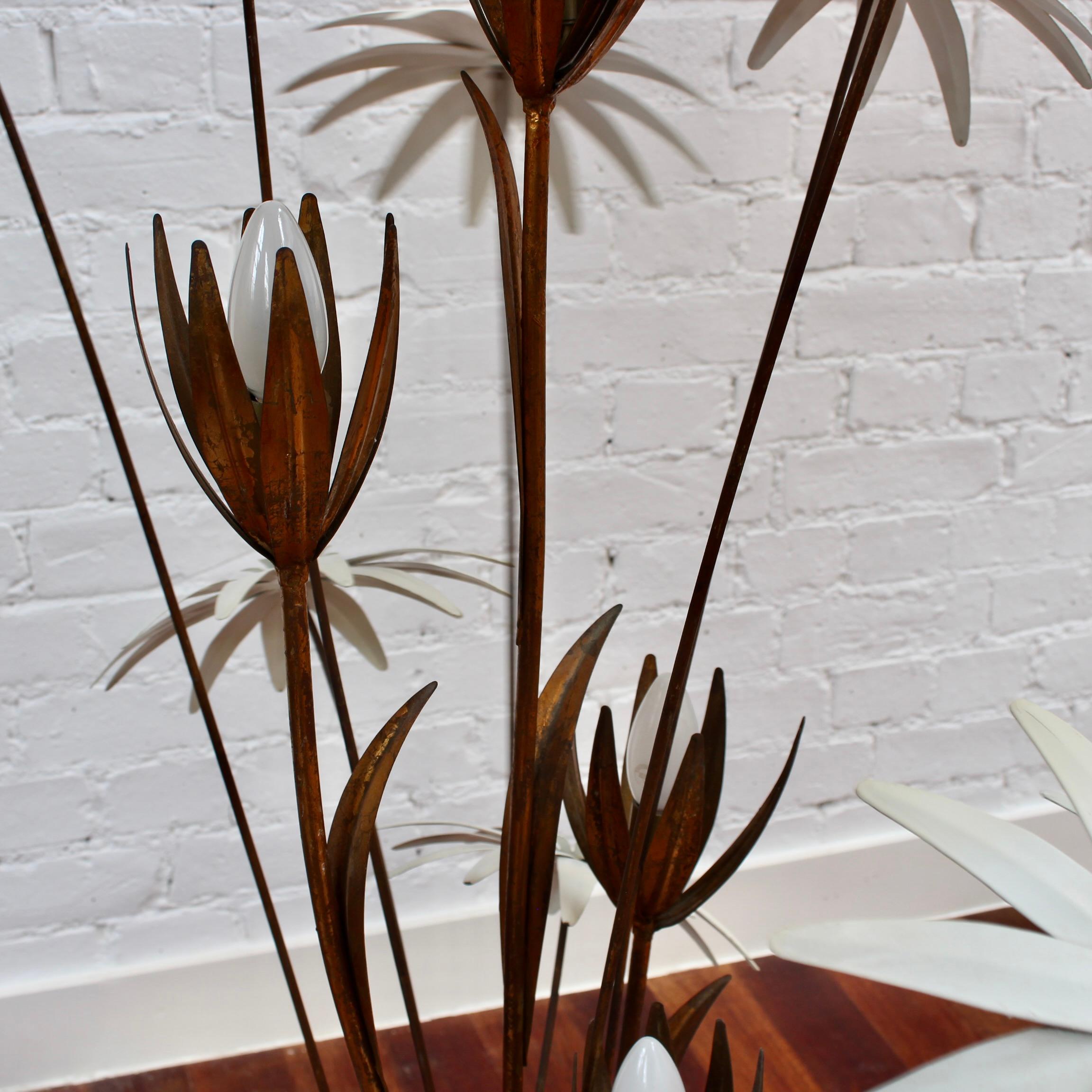 Italian Decorative Floor Lamp with Flower Motif (circa 1970s) - Large For Sale 12
