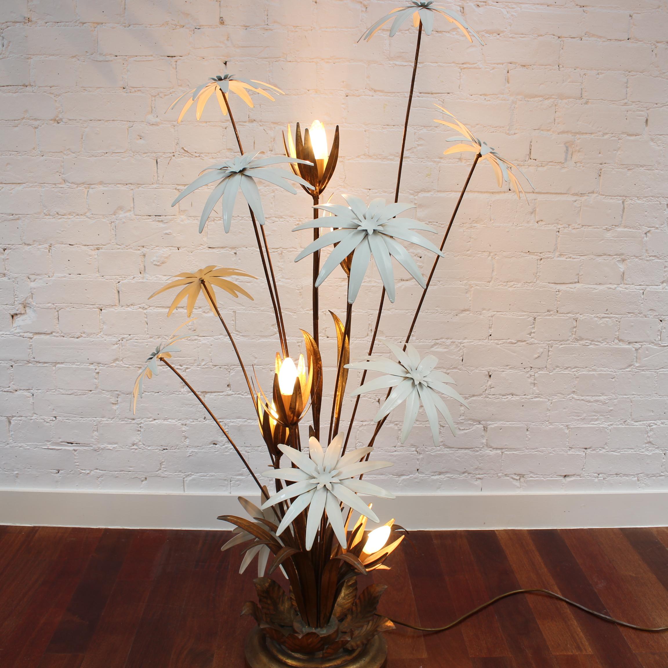Italian decorative tôle floor lamp with white flower motif, (circa 1970s). An entrancing, nature-themed lighting fixture with golden-hued stems embracing the bulbs. They are surrounded by white tôle flowers of variable height, complemented at the