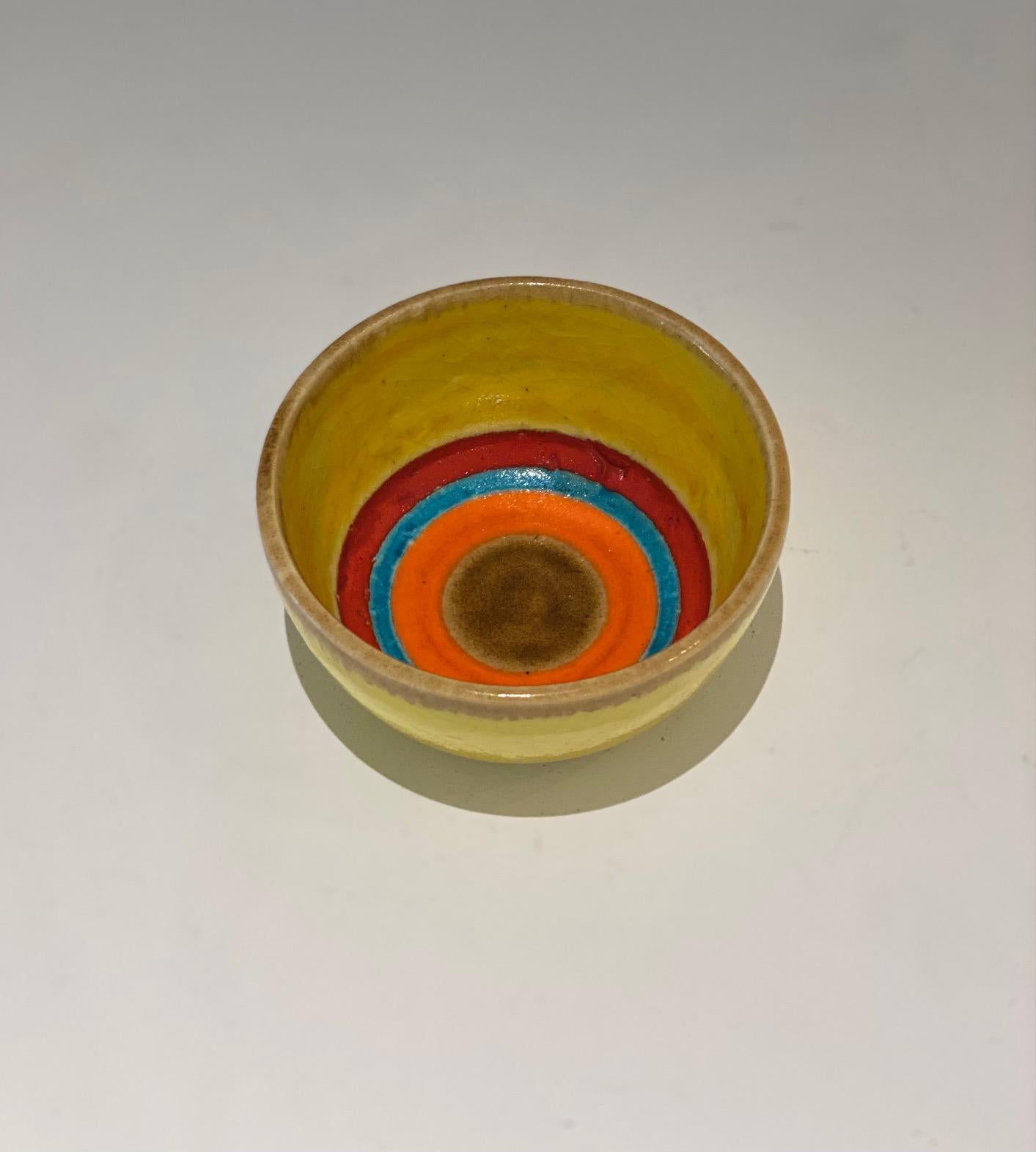 Small cup / bowl by Bruno Gambone
Measures: H 5,5 cm x L 10,5 cm
Signed Gambone Italy at base.

