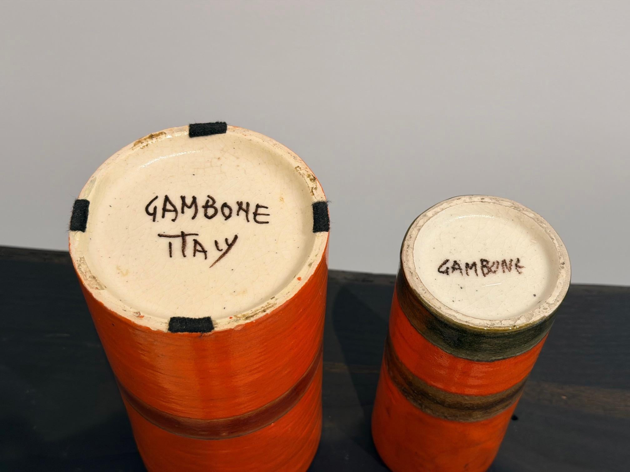 Céramique Paire de vases en céramique décoratifs italiens du milieu du siècle signés par Gambone en vente
