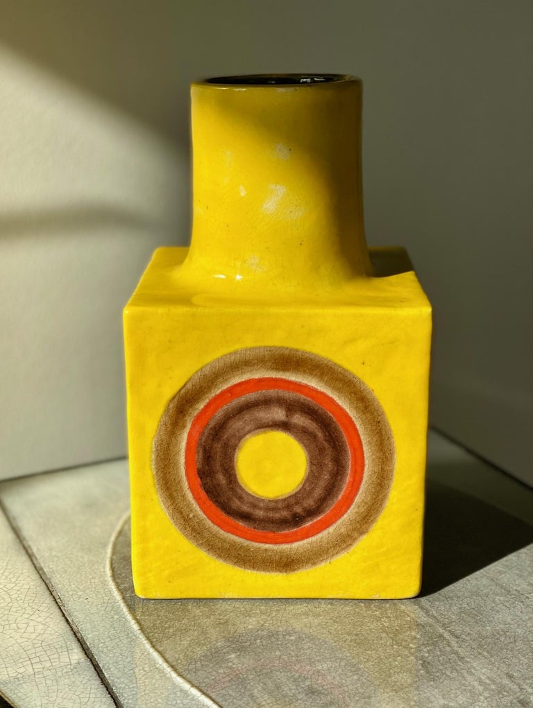 Italian Decorative Mid-Century Yellow Ceramic Vase Signed by Gambone For Sale 2