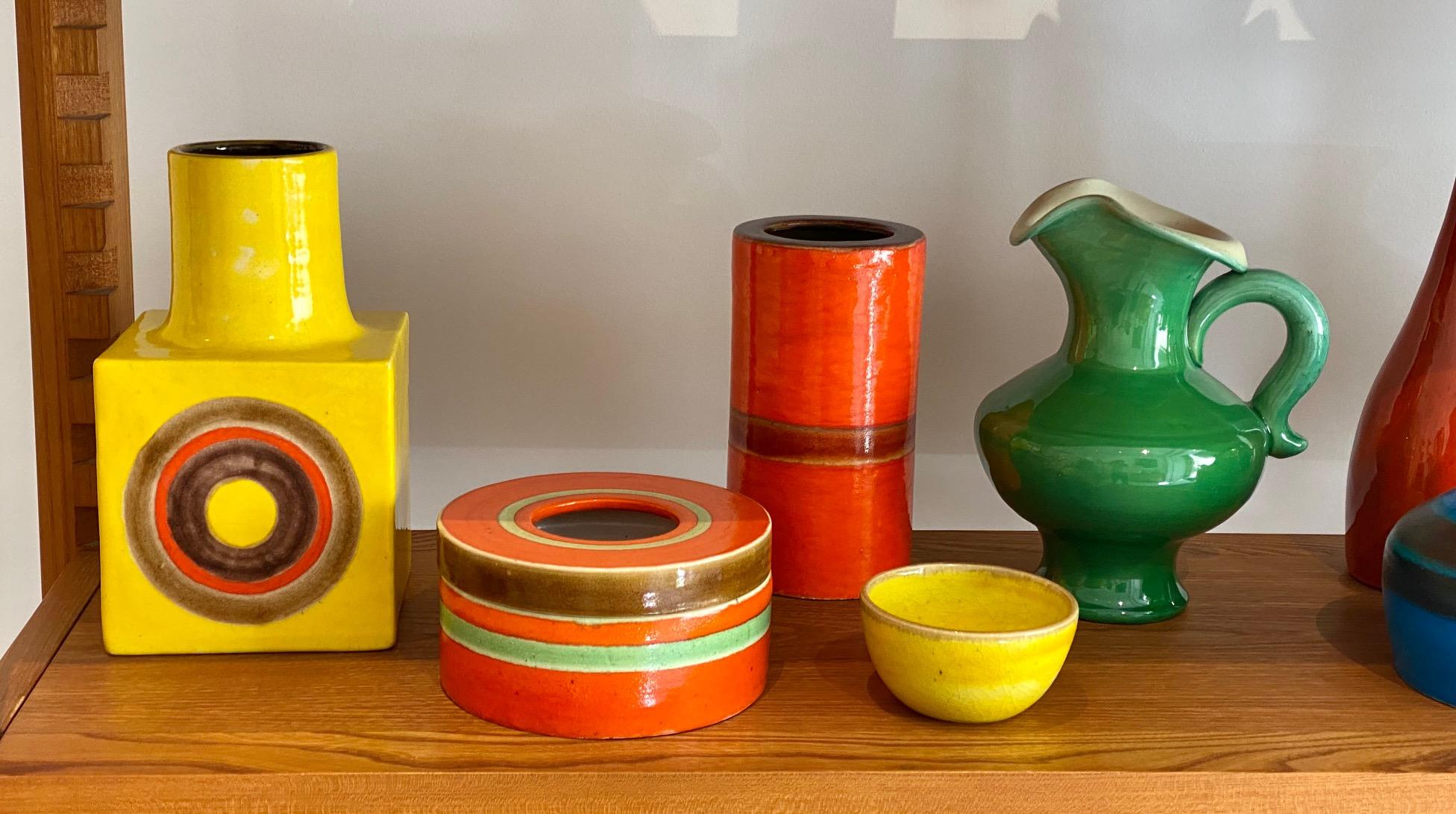 Jarrón de cerámica amarillo decorativo italiano de mediados de siglo firmado por Gambone en venta 2