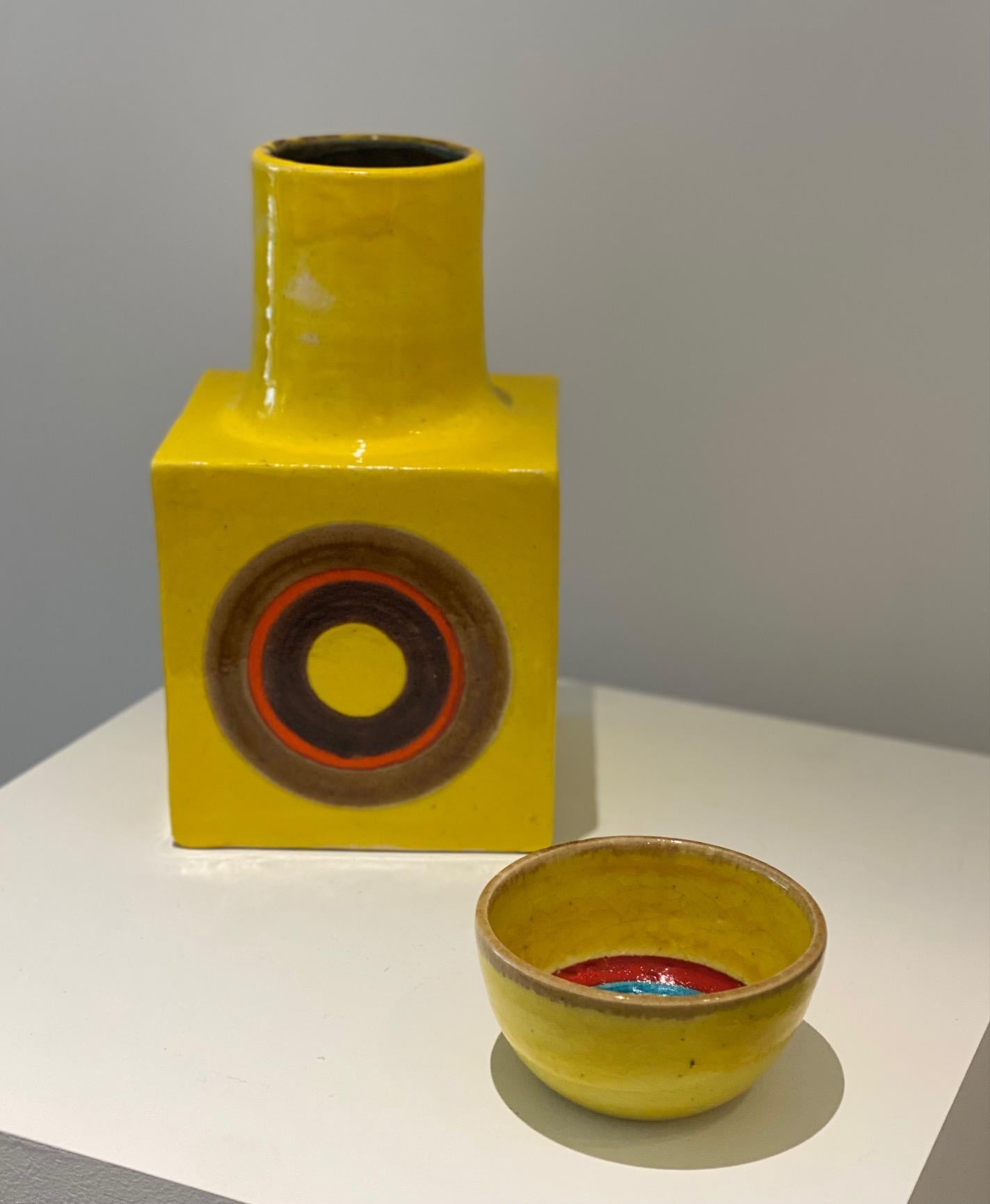 Italian Decorative Mid-Century Yellow Ceramic Vase Signed by Gambone For Sale 4