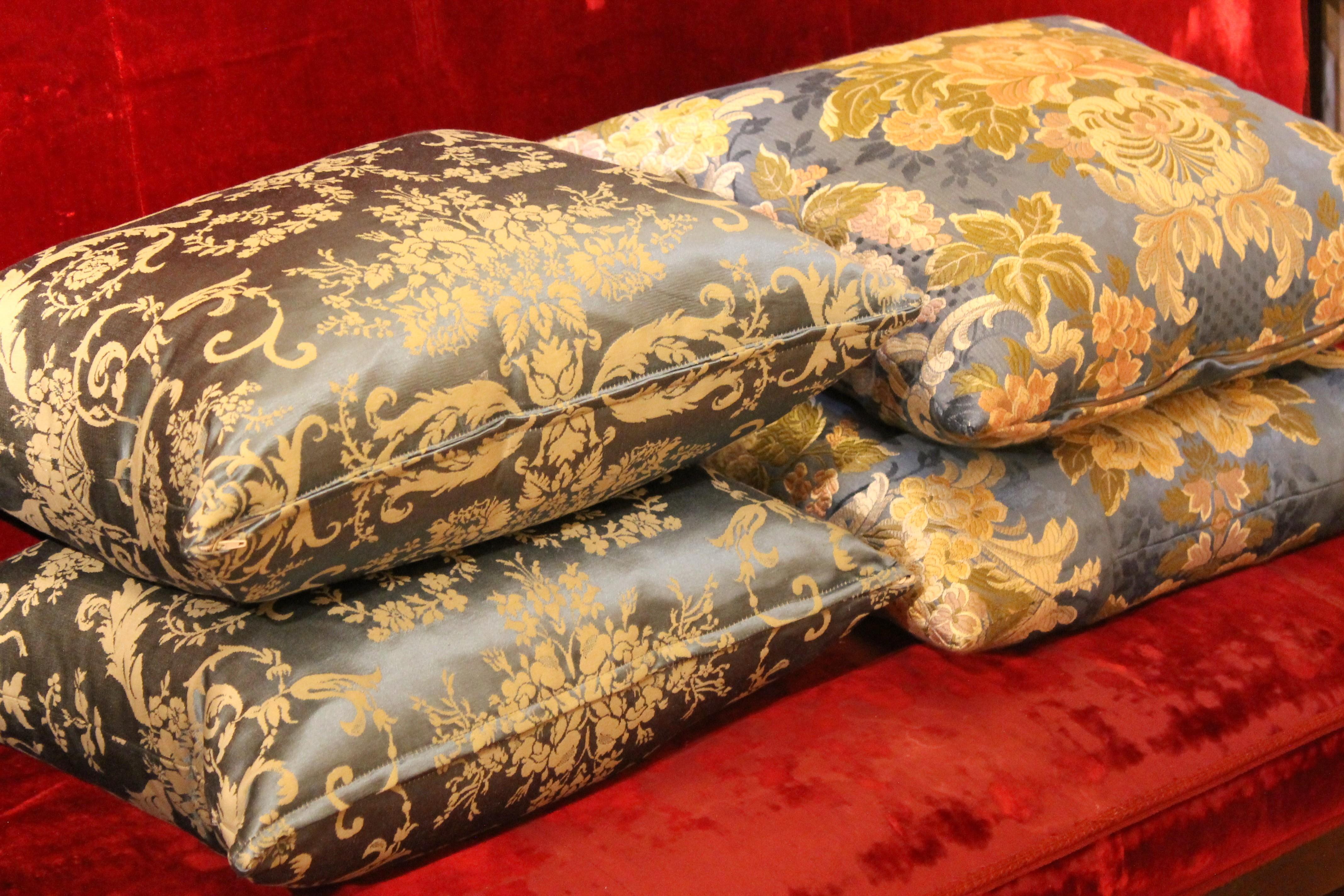 Italian Decorative Throw Pillows with Floral Pattern Cotton Brocade Fabric In New Condition For Sale In Firenze, IT