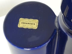 Vaso scultoreo in ceramica blu intenso degli anni '70 di Ceramfata