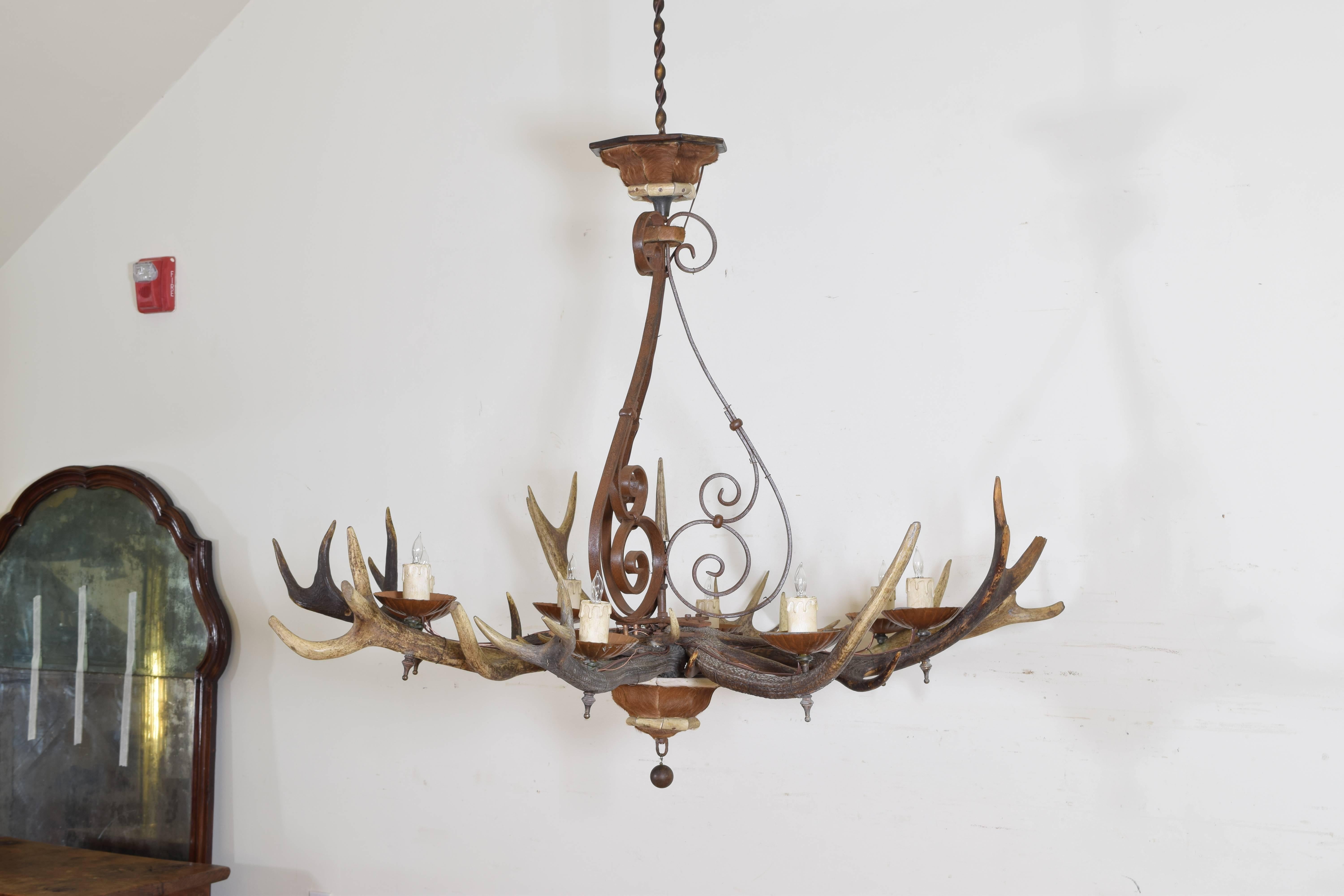 Italian Deer Antler, Eight-Light Chandelier, 20th Century, UL Wired In Excellent Condition In Atlanta, GA
