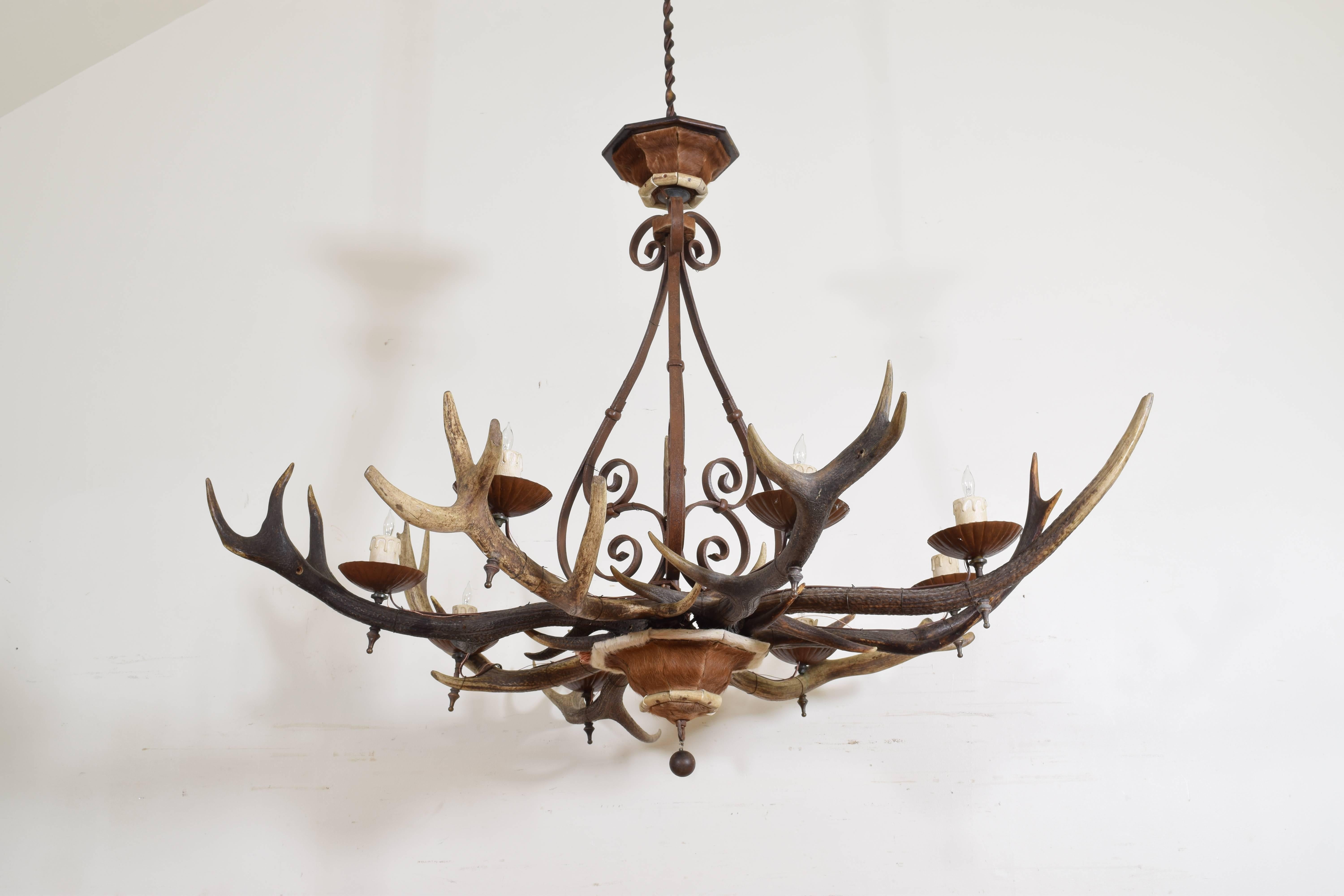Italian Deer Antler, Eight-Light Chandelier, 20th Century, UL Wired 1