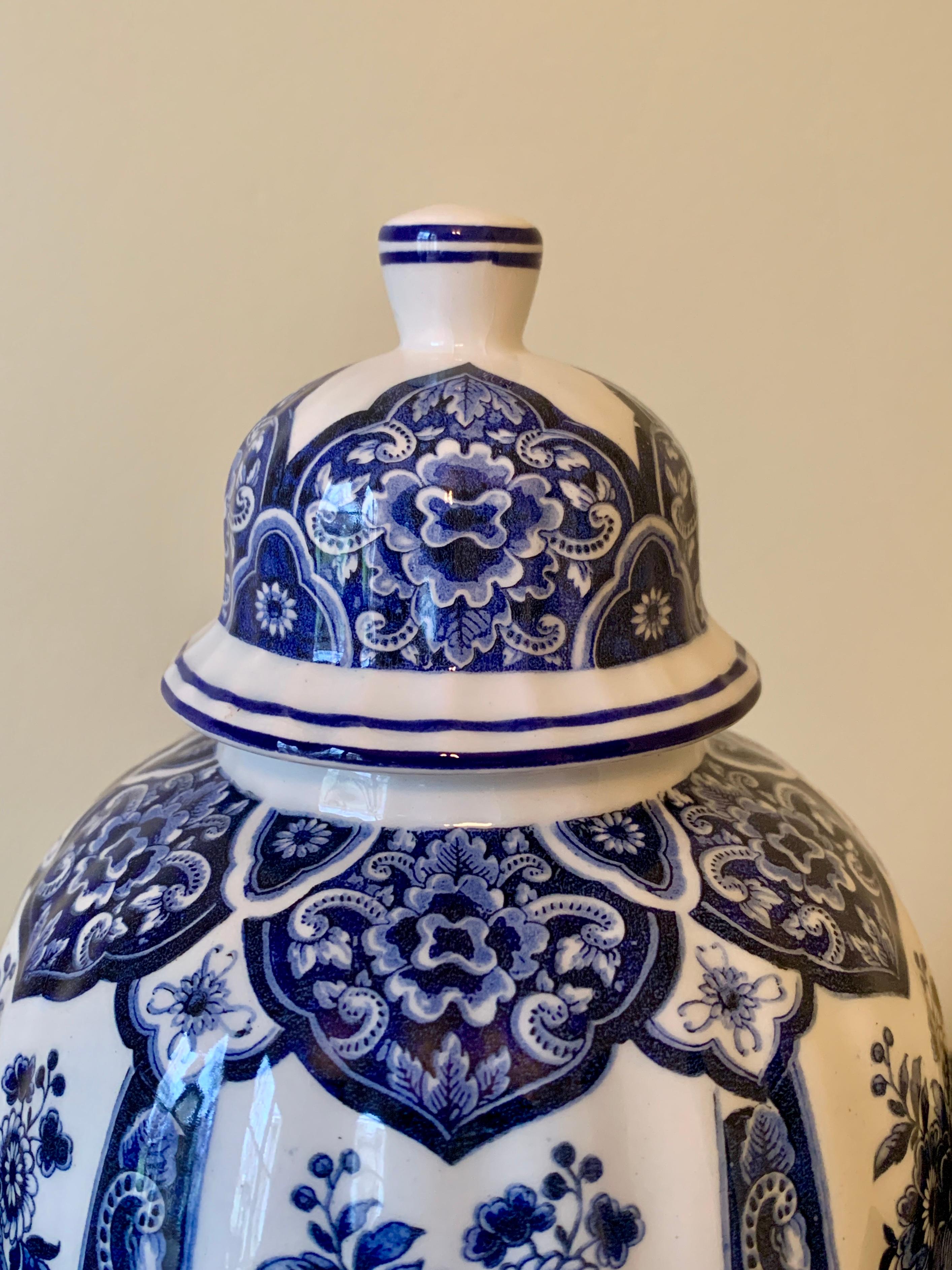 Italian Delfts Blue and White Chinoiserie Porcelain Ginger Jar by Ardalt  In Good Condition In Elkhart, IN