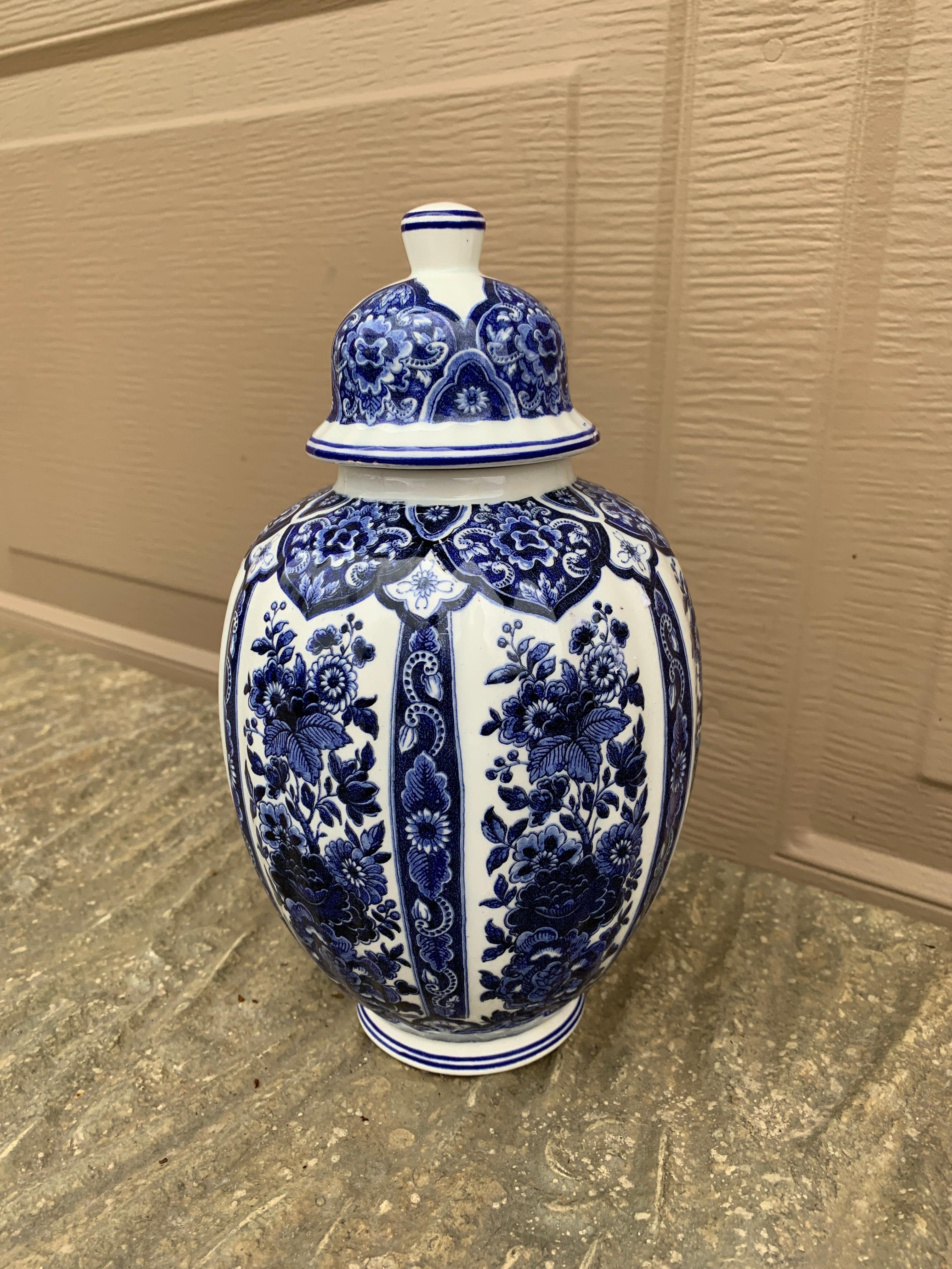 Chinoiseries Pot à gingembre italien Delfts bleu et blanc de style chinoiserie par Ardalt en vente