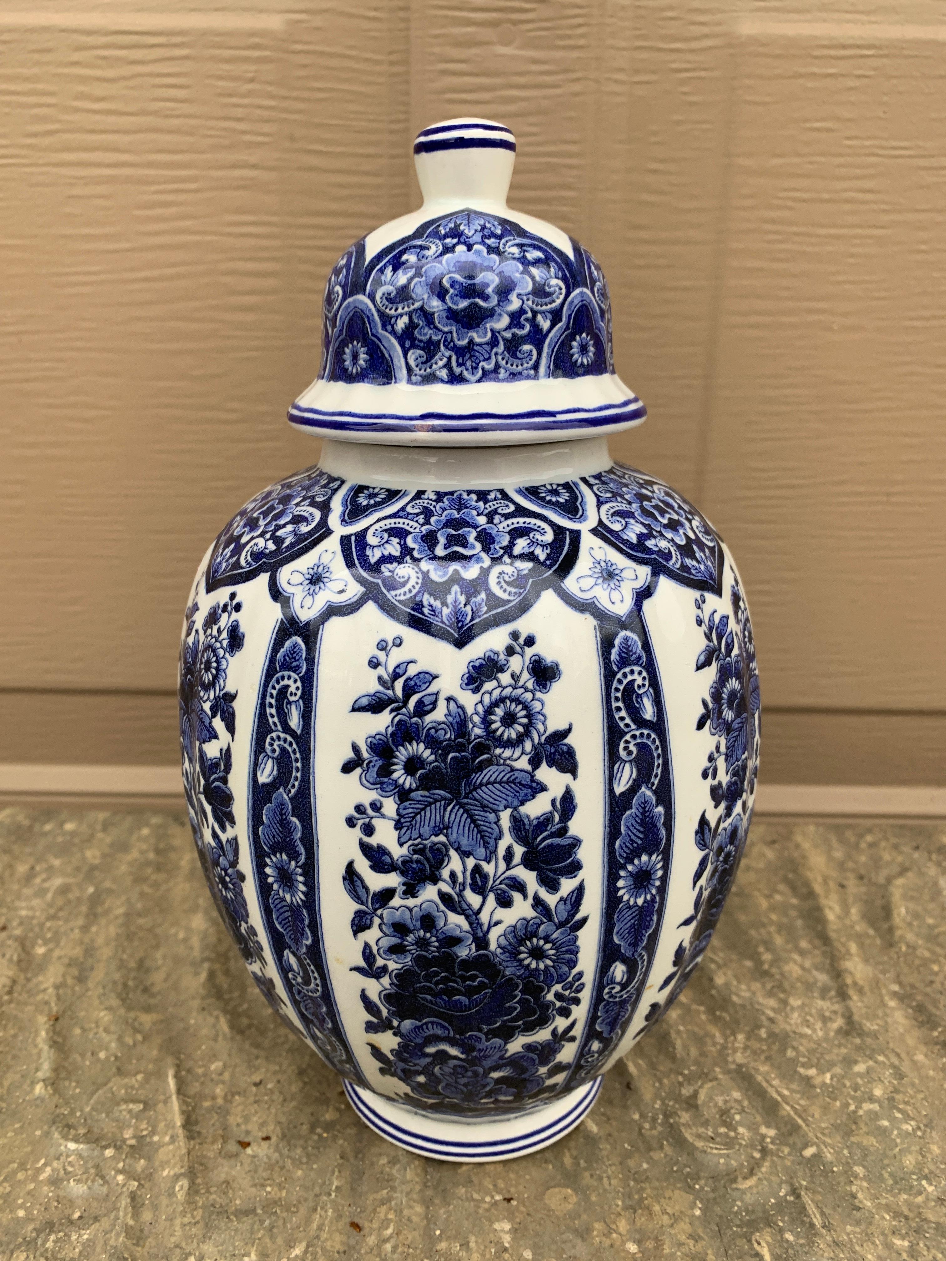 Pot à gingembre italien Delfts bleu et blanc de style chinoiserie par Ardalt en vente 1