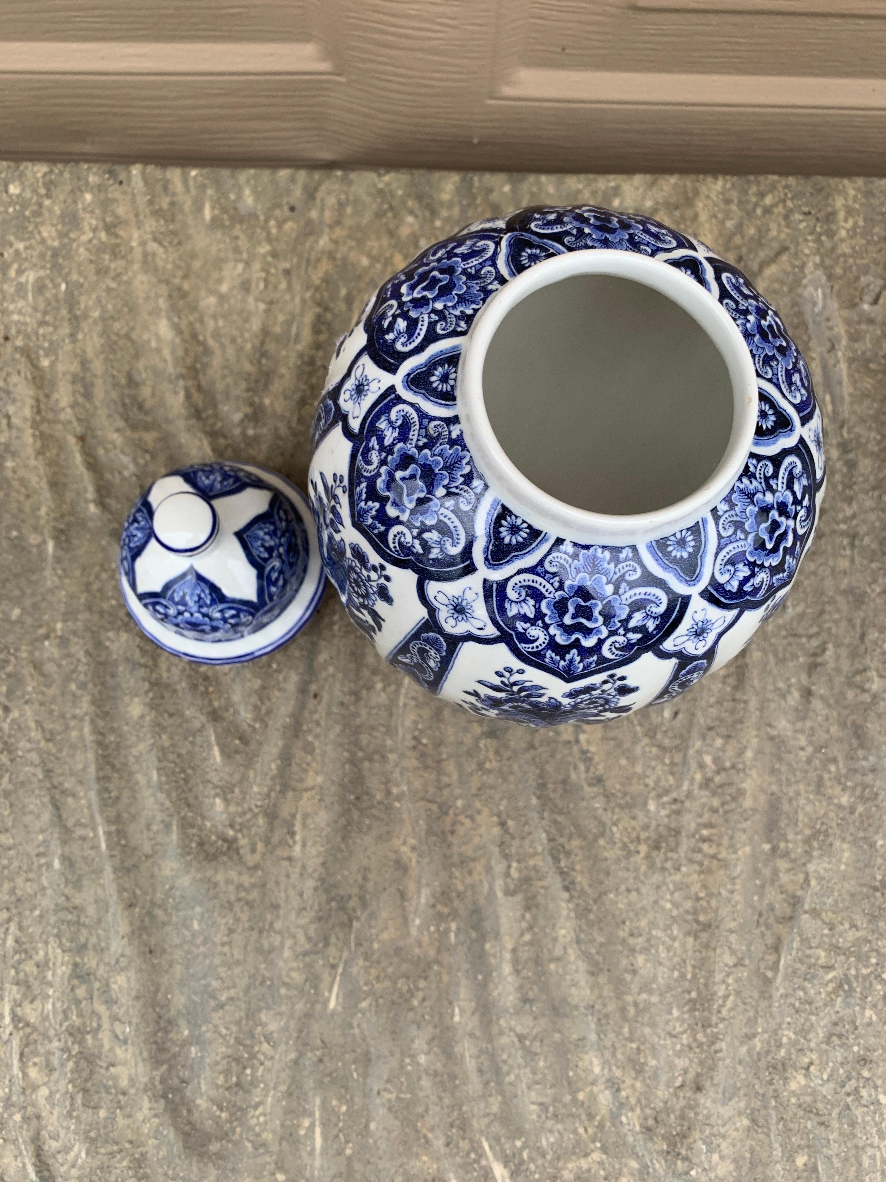 Pot à gingembre italien Delfts bleu et blanc de style chinoiserie par Ardalt en vente 3