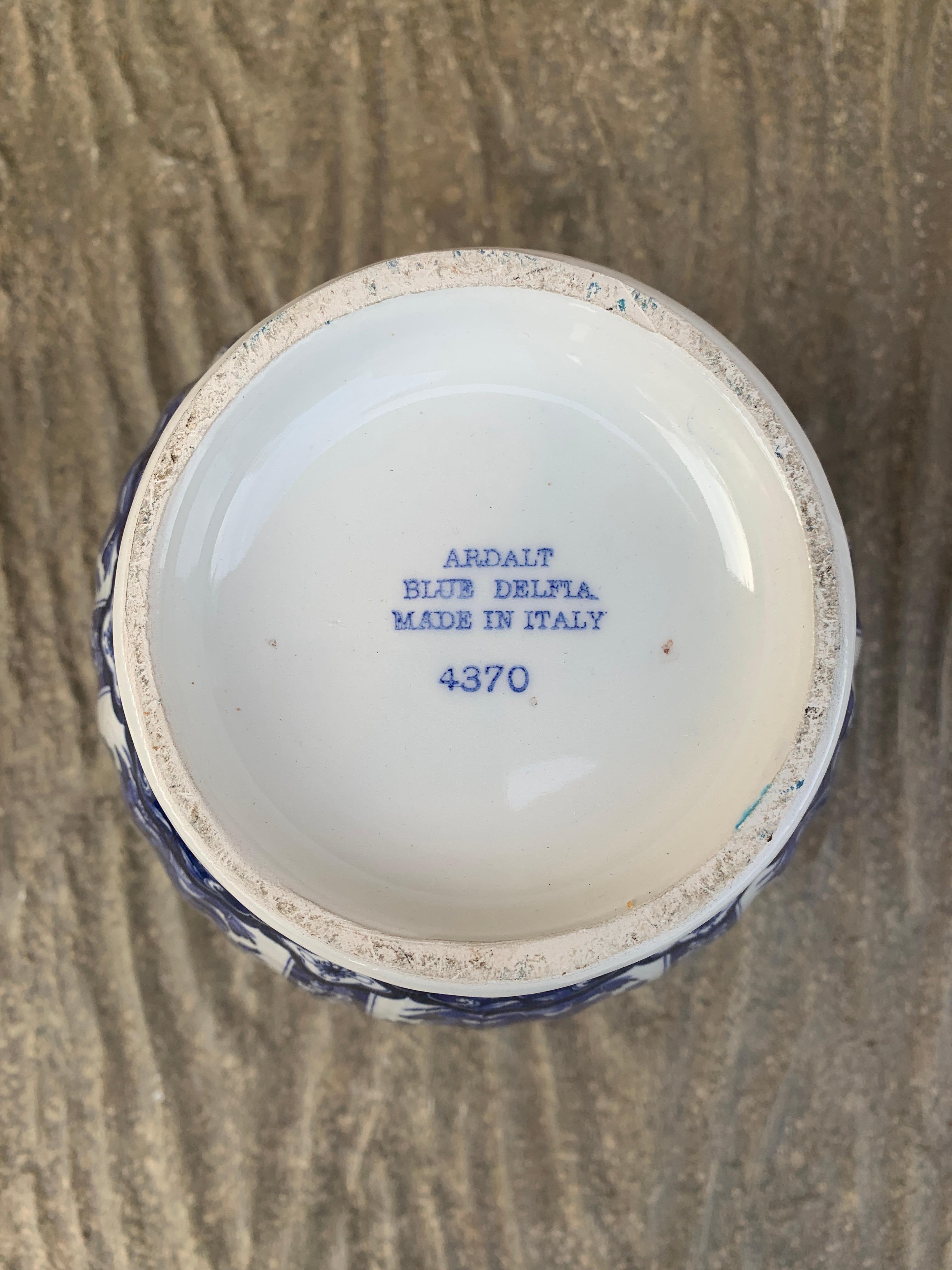 Jarra de jengibre de porcelana chinoiserie azul y blanca italiana Delfts en venta 4