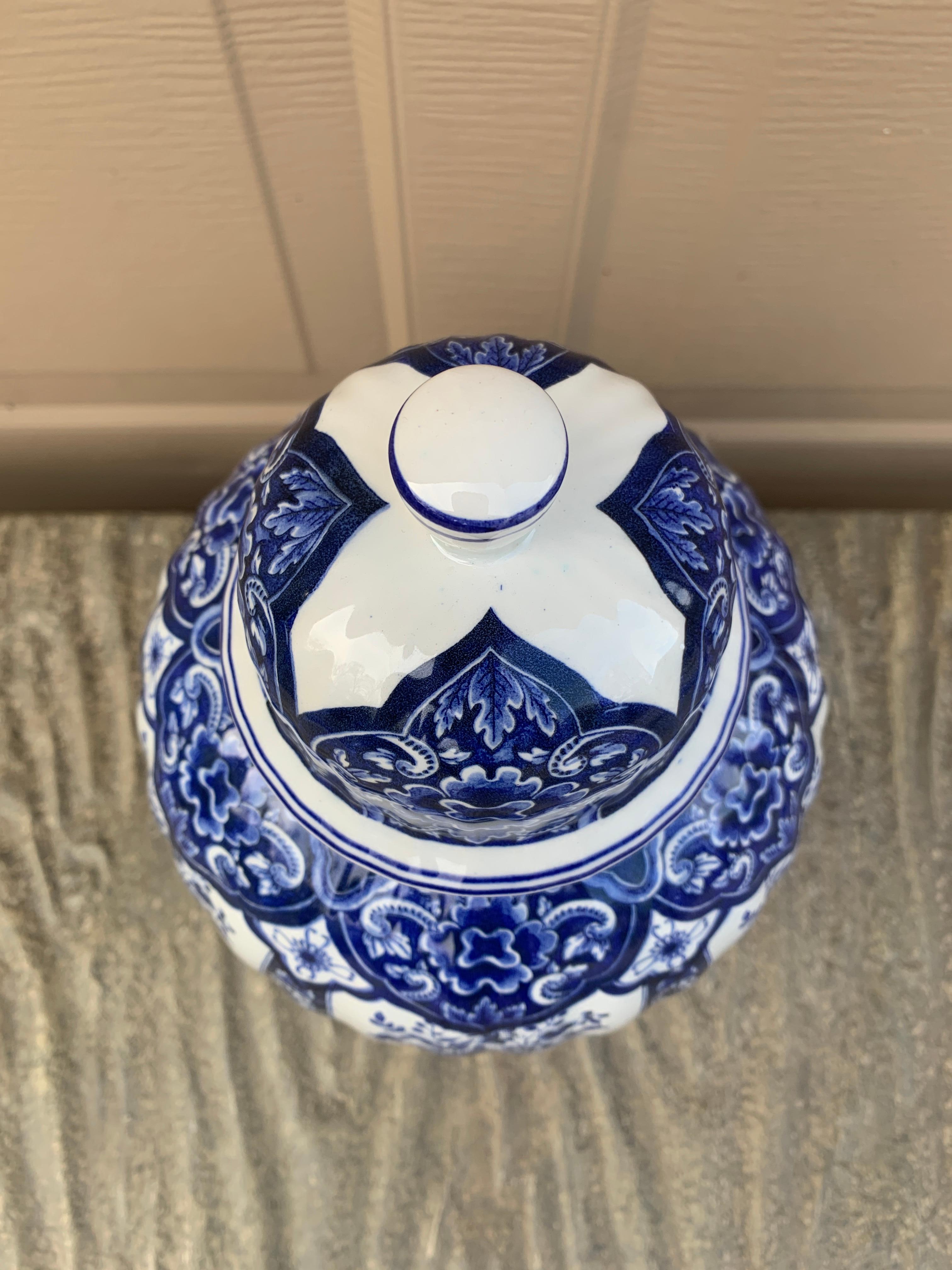 Jarra de jengibre de porcelana chinoiserie azul y blanca italiana Delfts en Bueno estado para la venta en Elkhart, IN