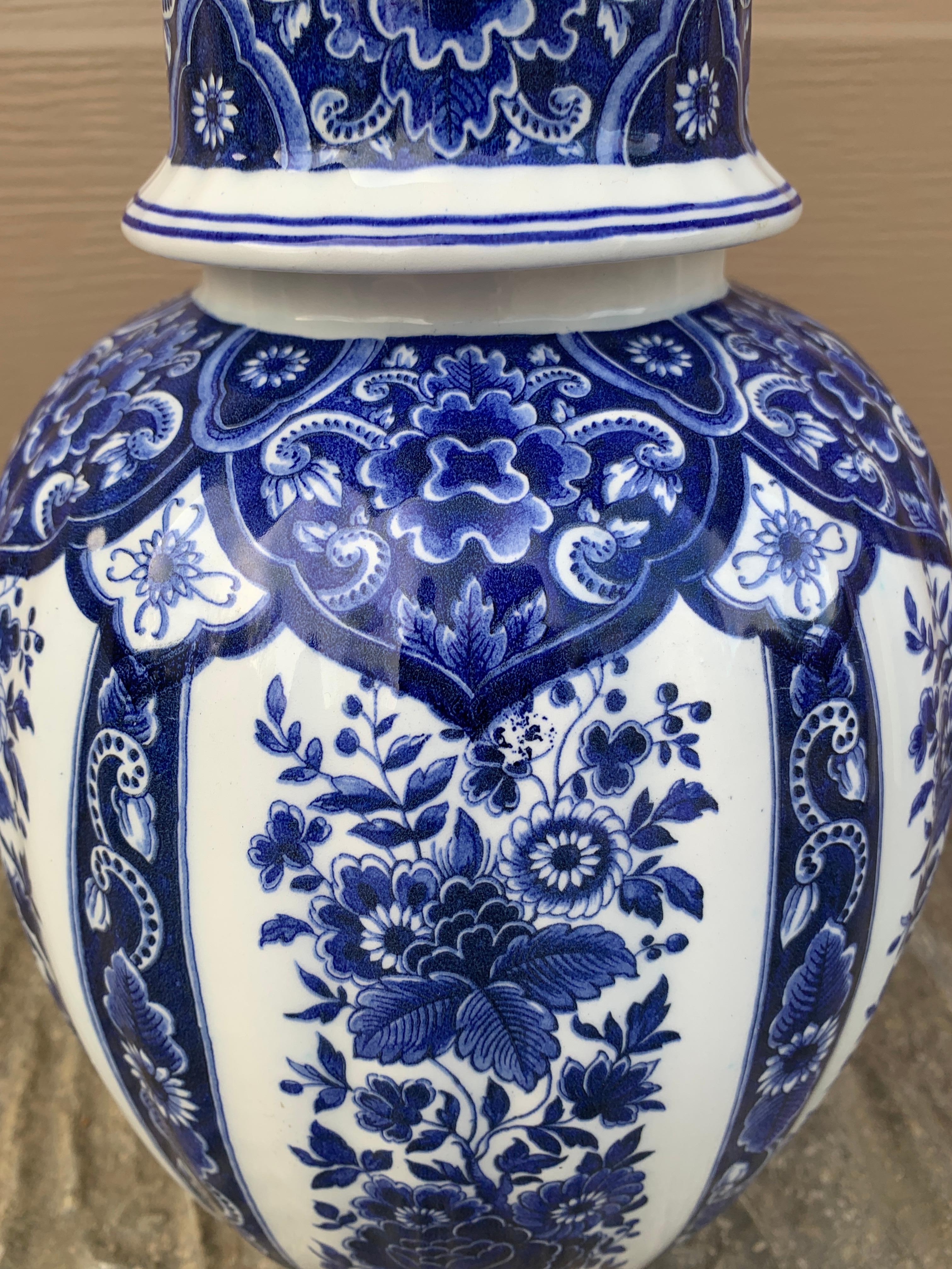 Jarra de jengibre de porcelana chinoiserie azul y blanca italiana Delfts Porcelana en venta