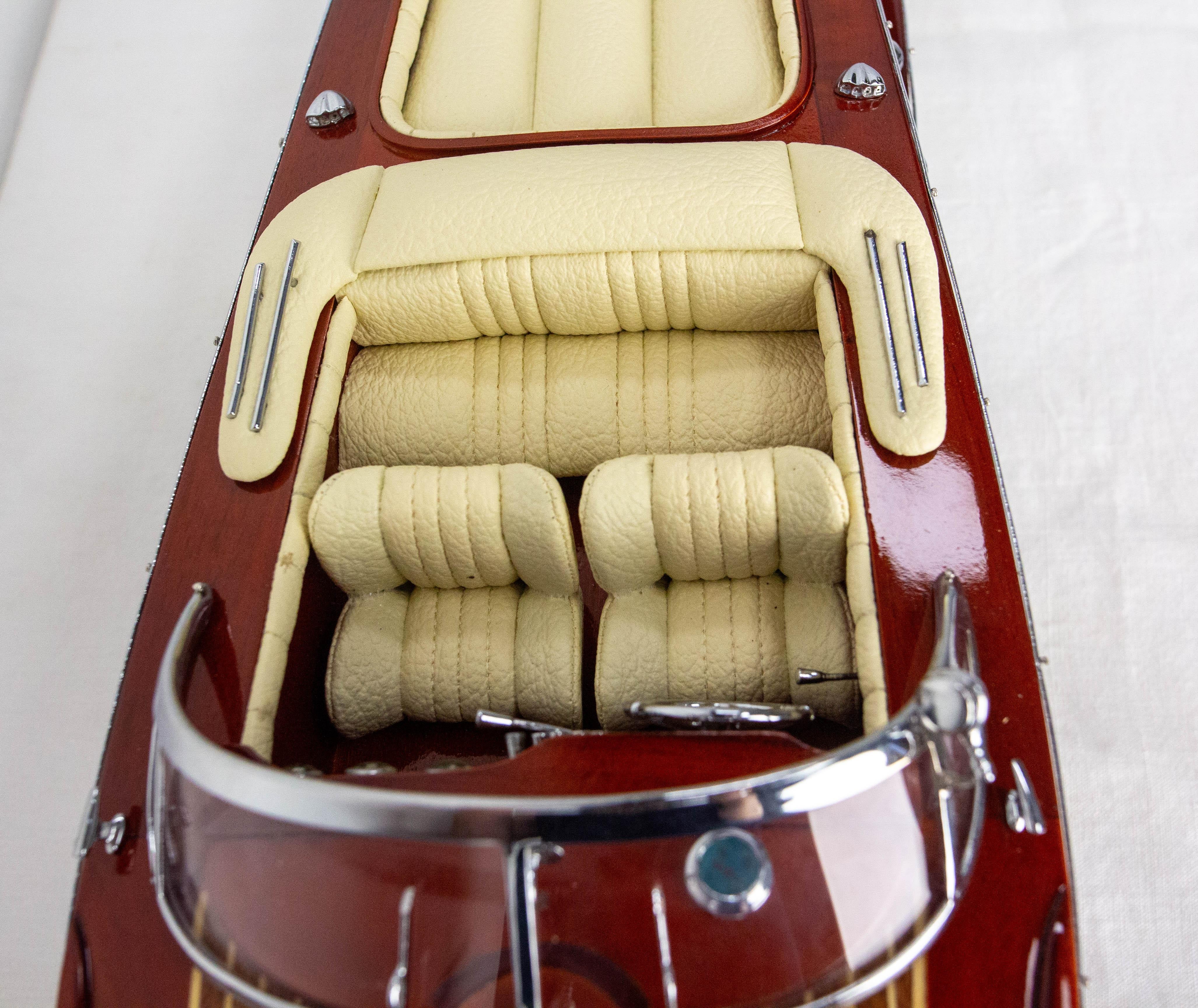 Italian Deluxe Model Boat Aquarama Riva, circa 1980 1