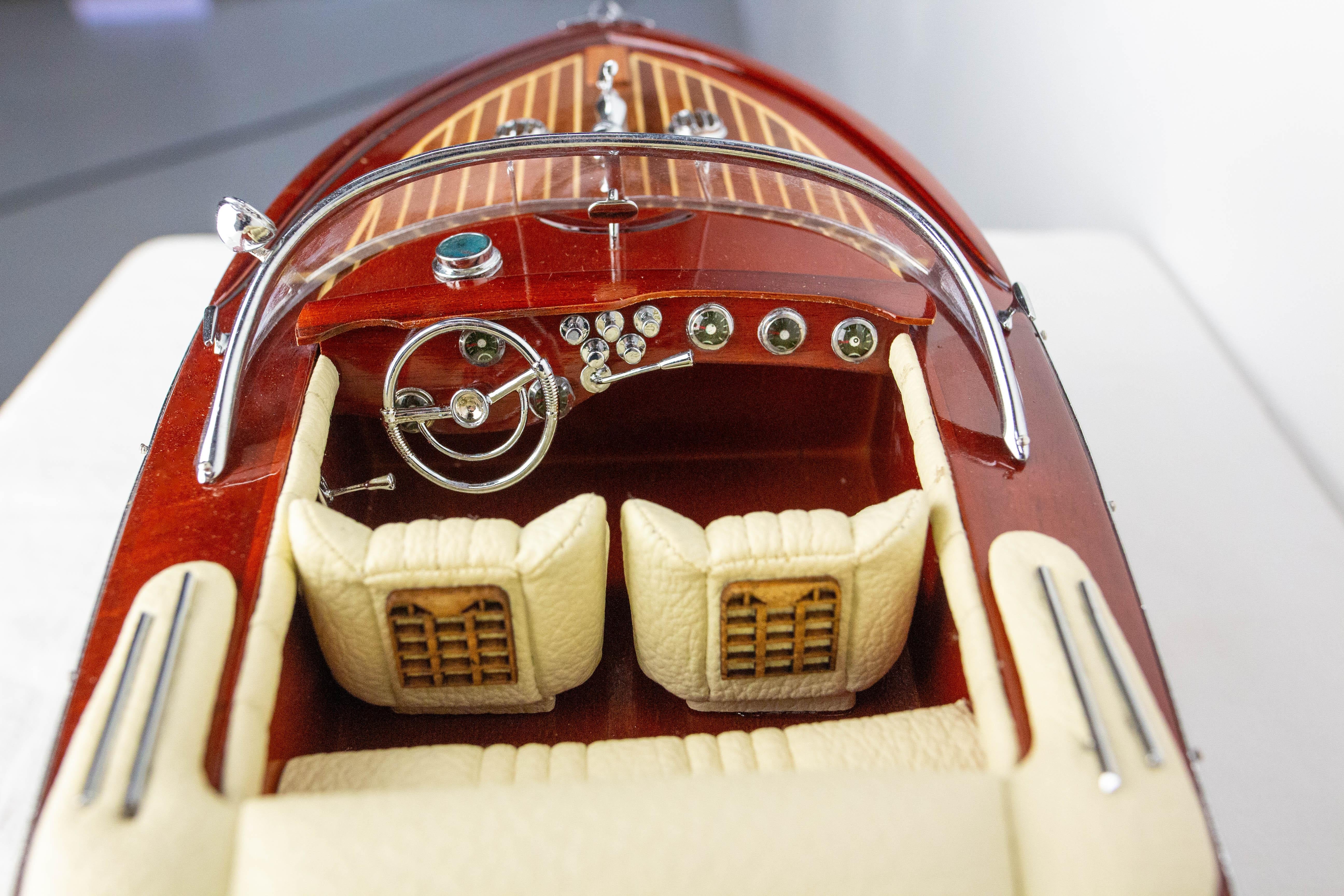 Italian Deluxe Model Boat Aquarama Riva, circa 1980 2