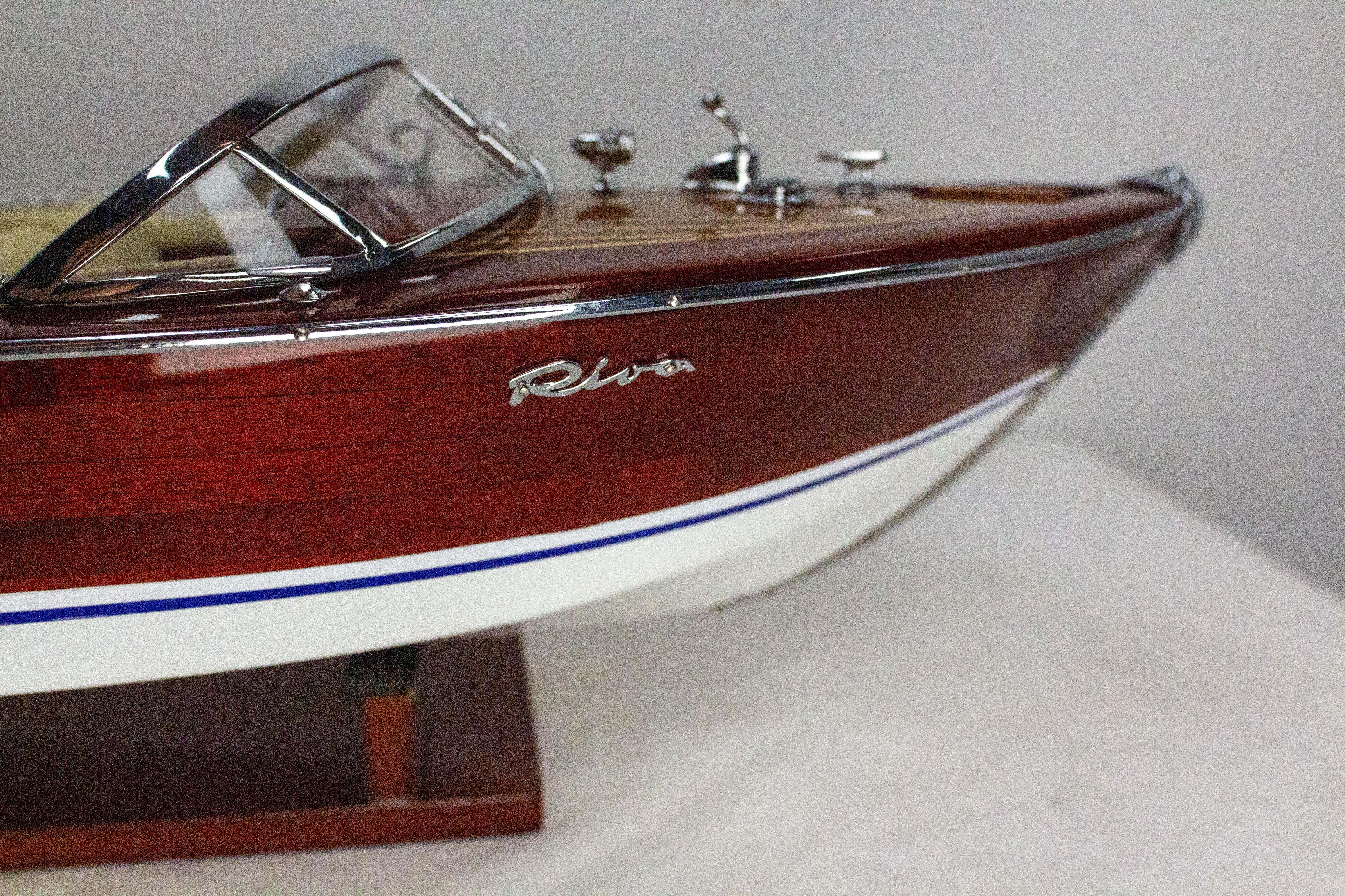 Italian Deluxe Model Boat Aquarama Riva, circa 1980 5