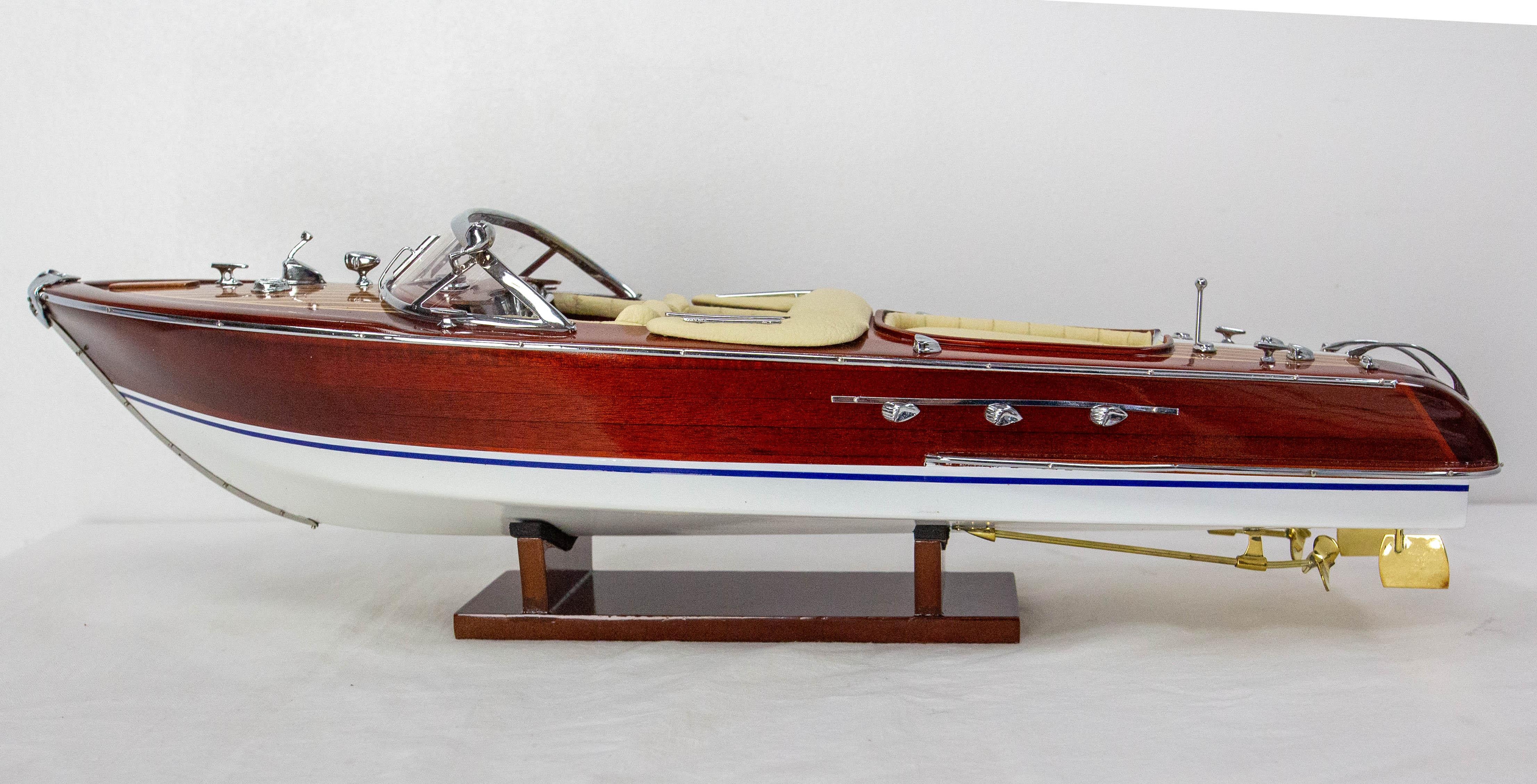 Italian Deluxe Model Boat Aquarama Riva, circa 1980 In Good Condition In Labrit, Landes