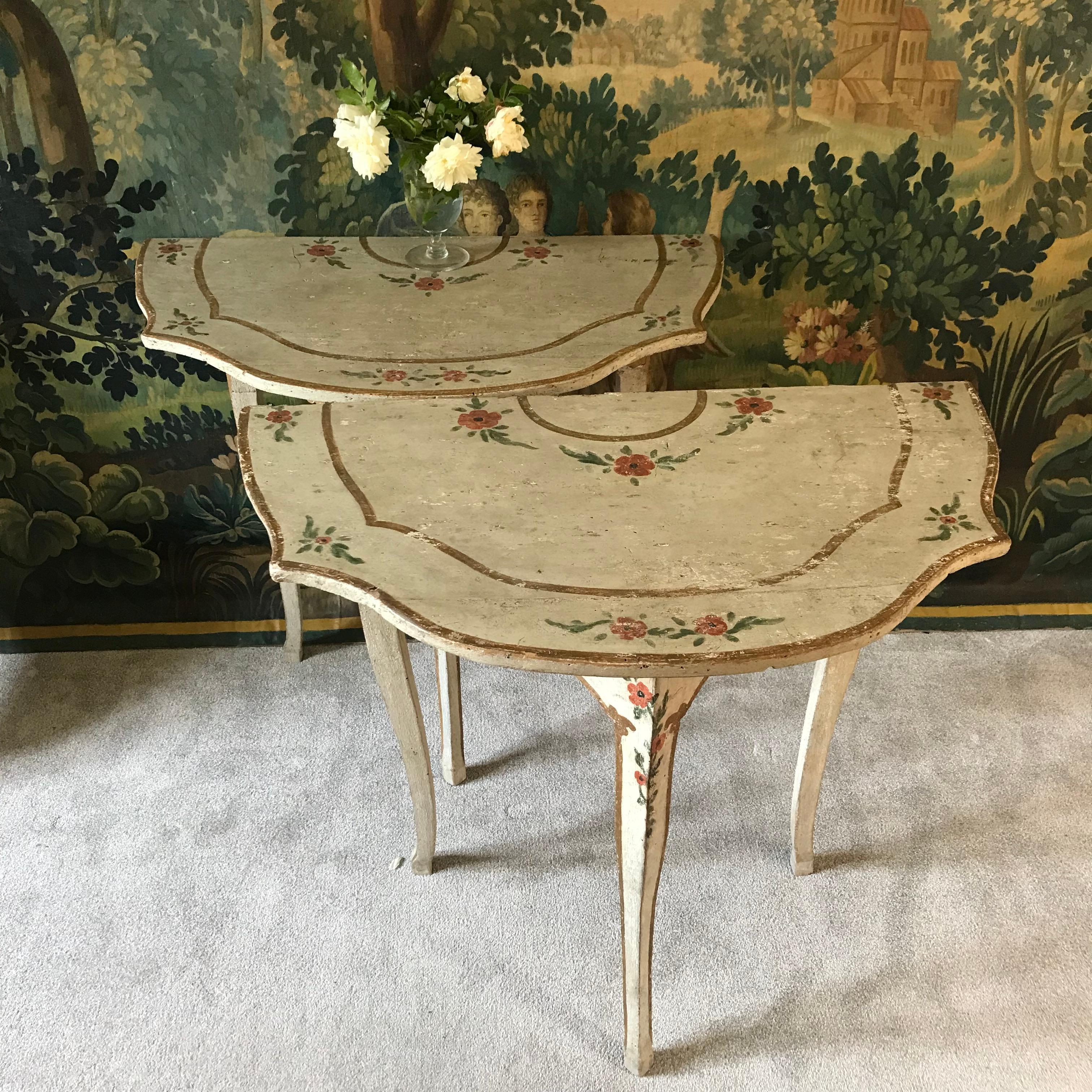 XVIIIe siècle  Table console italienne Demi-lune en vente