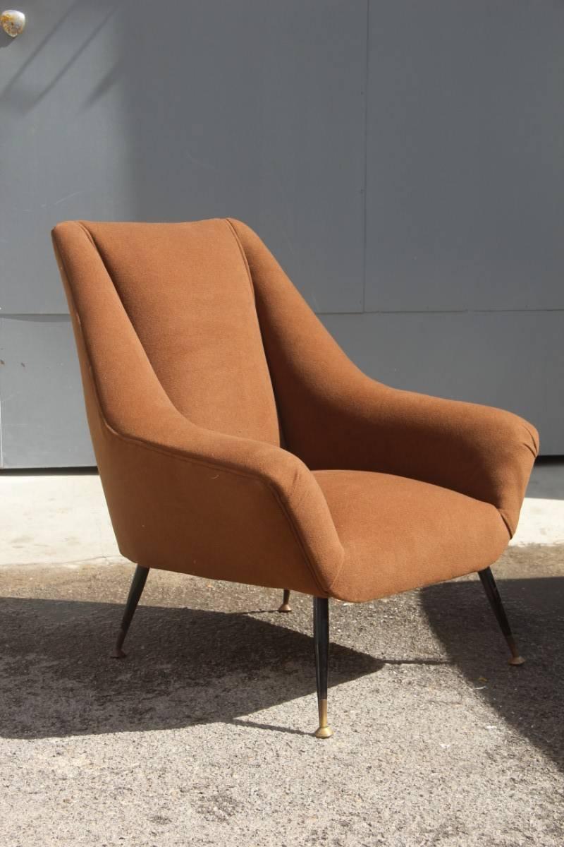 Mid-Century Italian Design Armchair 1950s Brown Feat Brass  In Good Condition In Palermo, Sicily