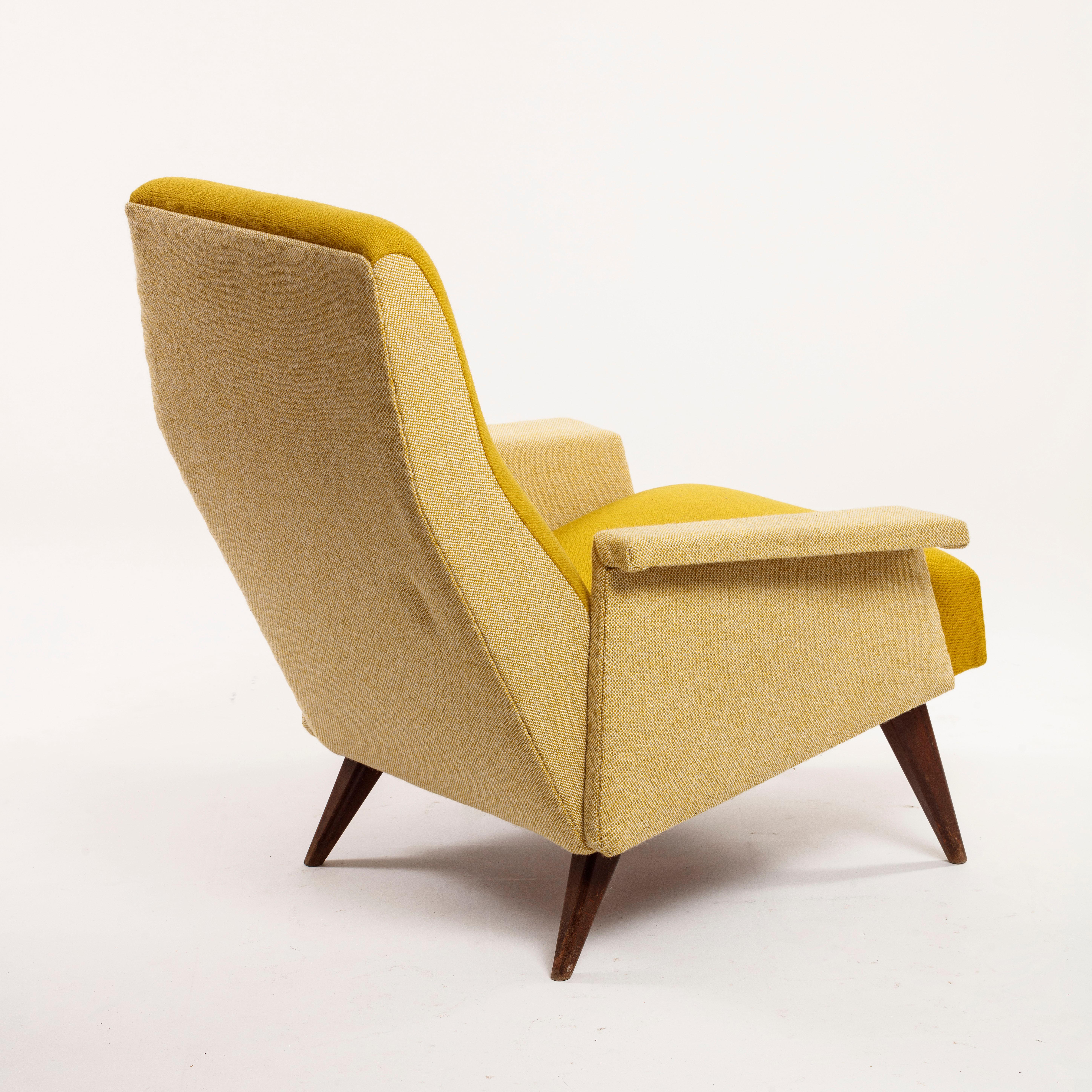 *Italian design Armchair Yellow Reupholstered In Good Condition For Sale In Santa Gertrudis, Baleares