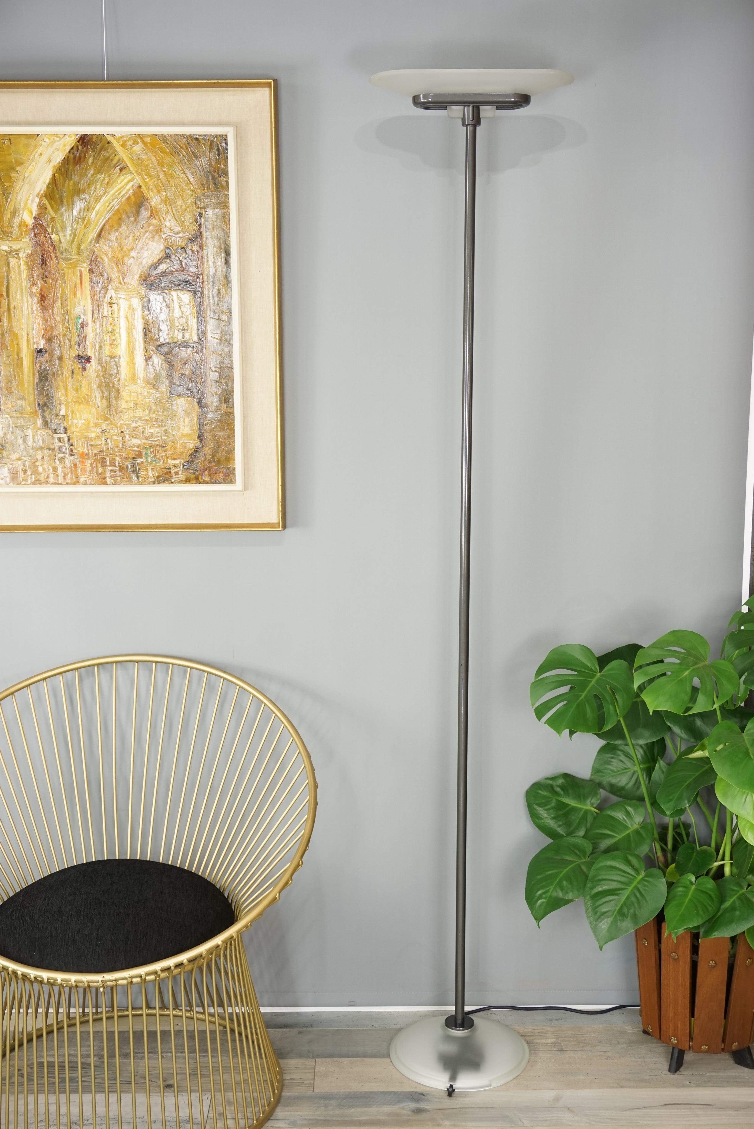 20ième siècle Lampadaire Arteluce de conception italienne Modèle Jill