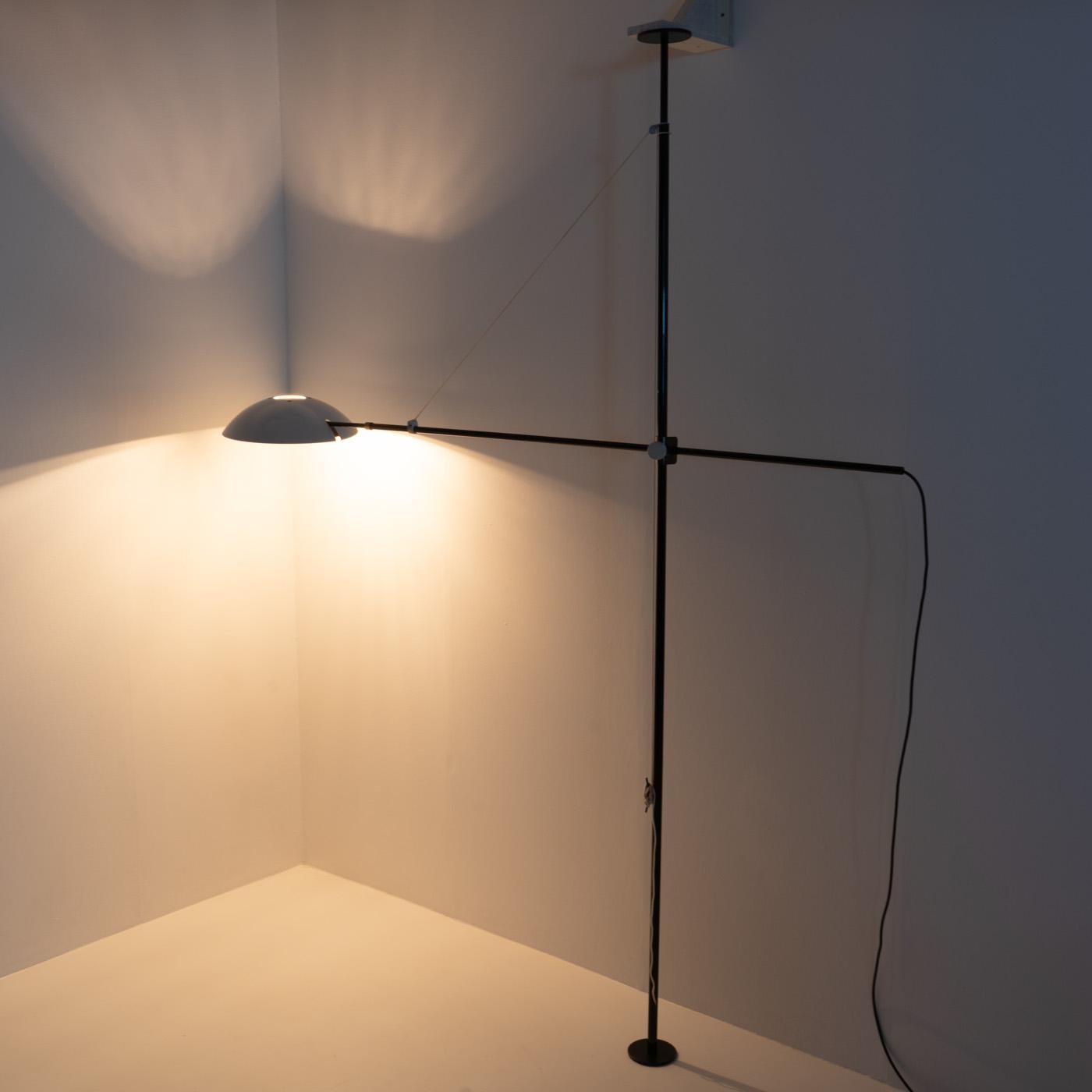 Italian Design Bigo Floor Ceiling Tension Pole Lamp by Valenti, Italy 1980s In Good Condition For Sale In Renens, CH