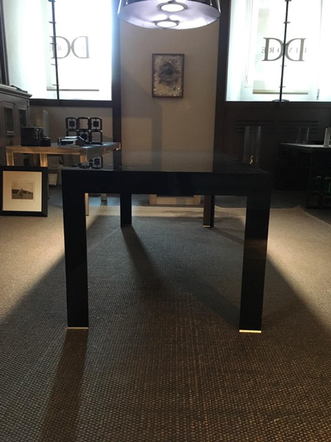 Italian Design Black Glass Dining Table in Minimal Style Contemporary Production For Sale 6